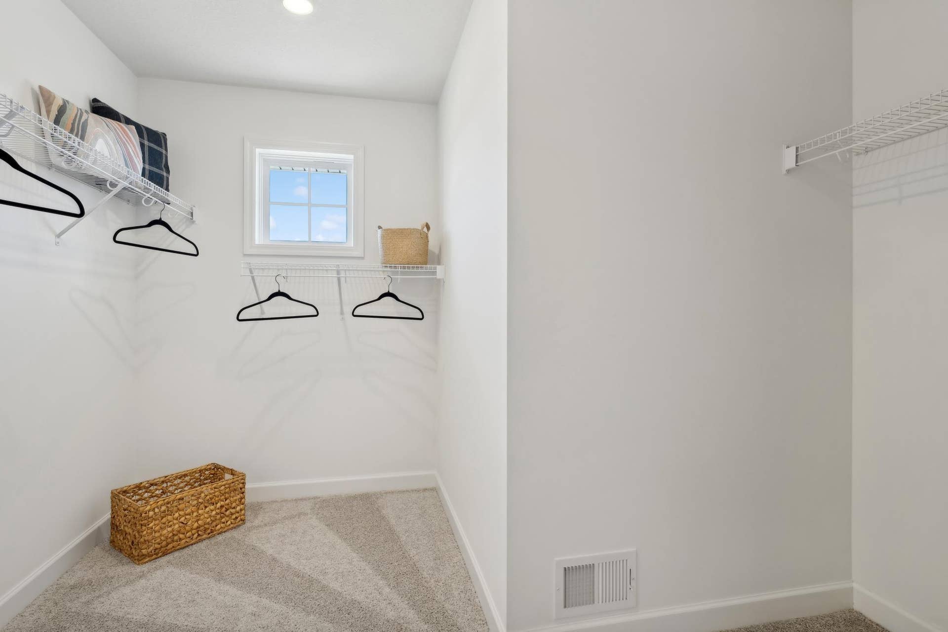 4024 Heath Avenue N, Oakdale, MN 55128 MIN_Discovery_Willowbrooke_PIC_Lewis_OwnersWIC_F2.jpg