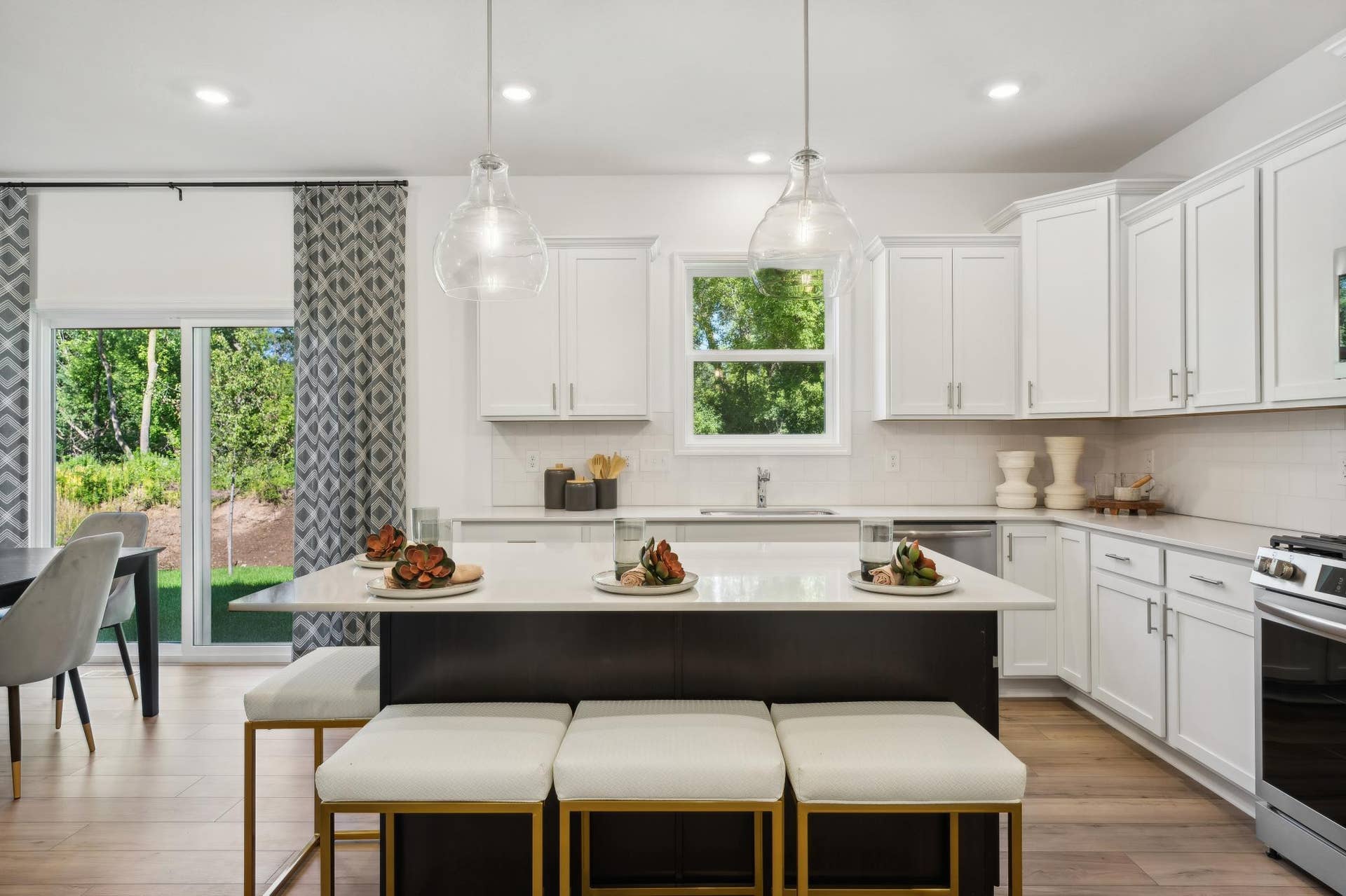 4024 Heath Avenue N, Oakdale, MN 55128 MIN_Discovery_Willowbrooke_PIC_Lewis_Kitchen_4of5_F1.jpg
