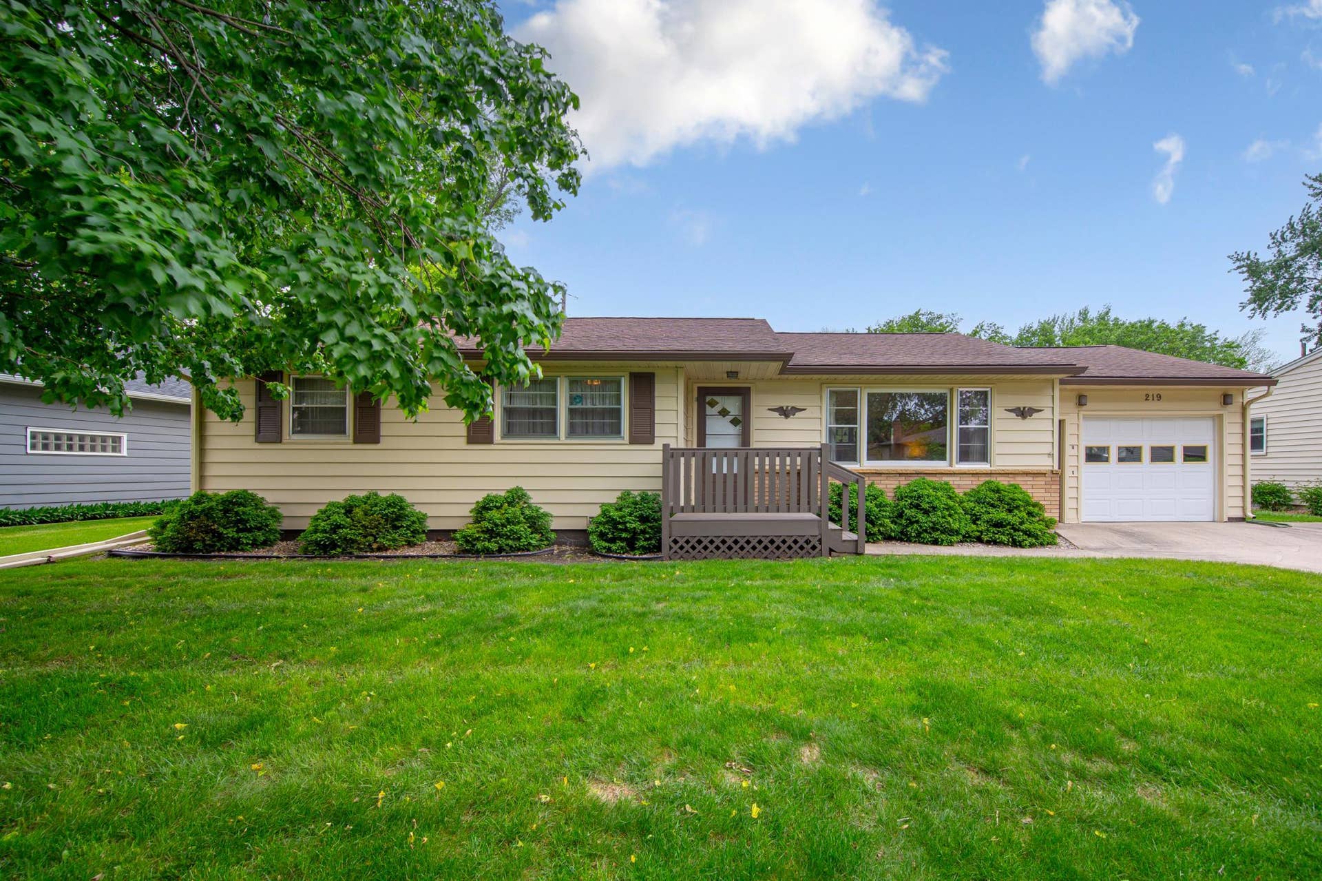 219 Floral Avenue, Mankato, MN 56001 2 front.jpg