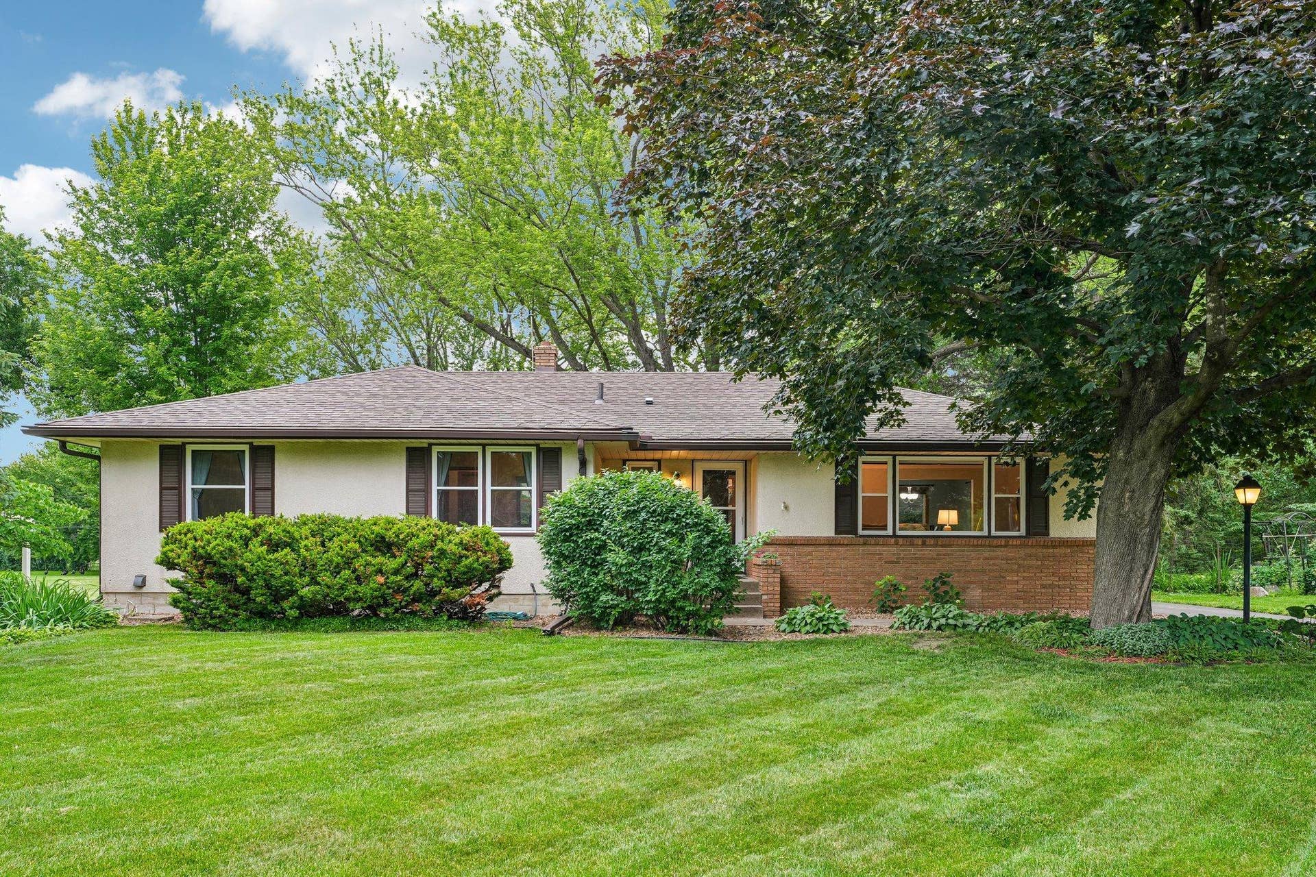 1866 Sterling Avenue N, Maplewood, MN 55109 1-web-or-mls-Helen St-S2406-001.jpg