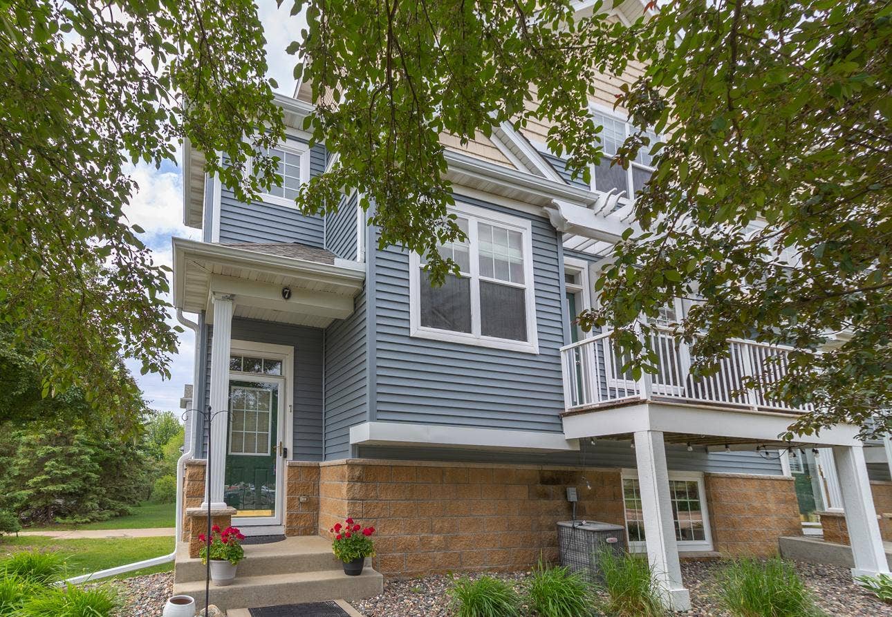1691 Village Trail E, #7, Maplewood, MN 55109 1691 Village Trail E, #7, Maplewood, MN 55109