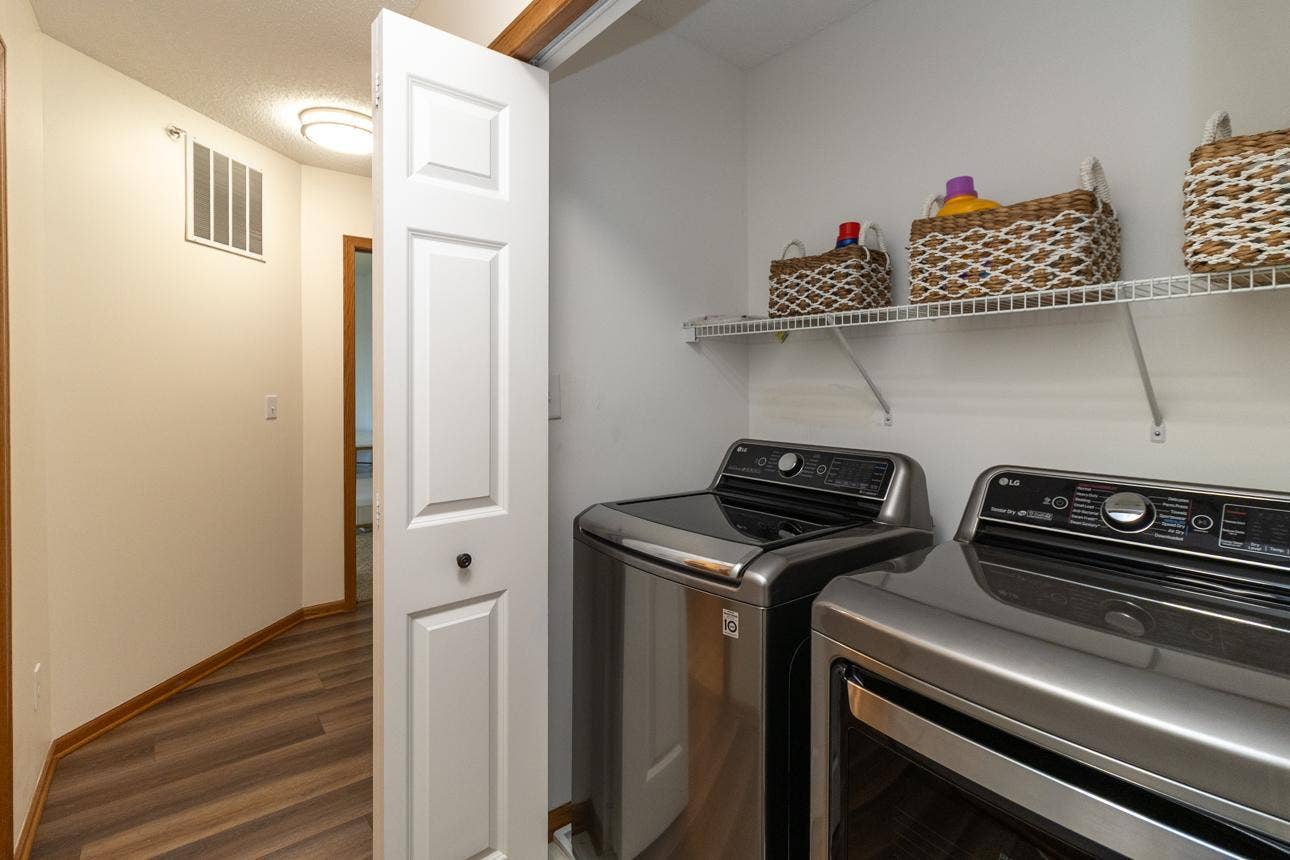 1691 Village Trail E, #7, Maplewood, MN 55109 1691 Village Trail E, #7, Maplewood, MN 55109