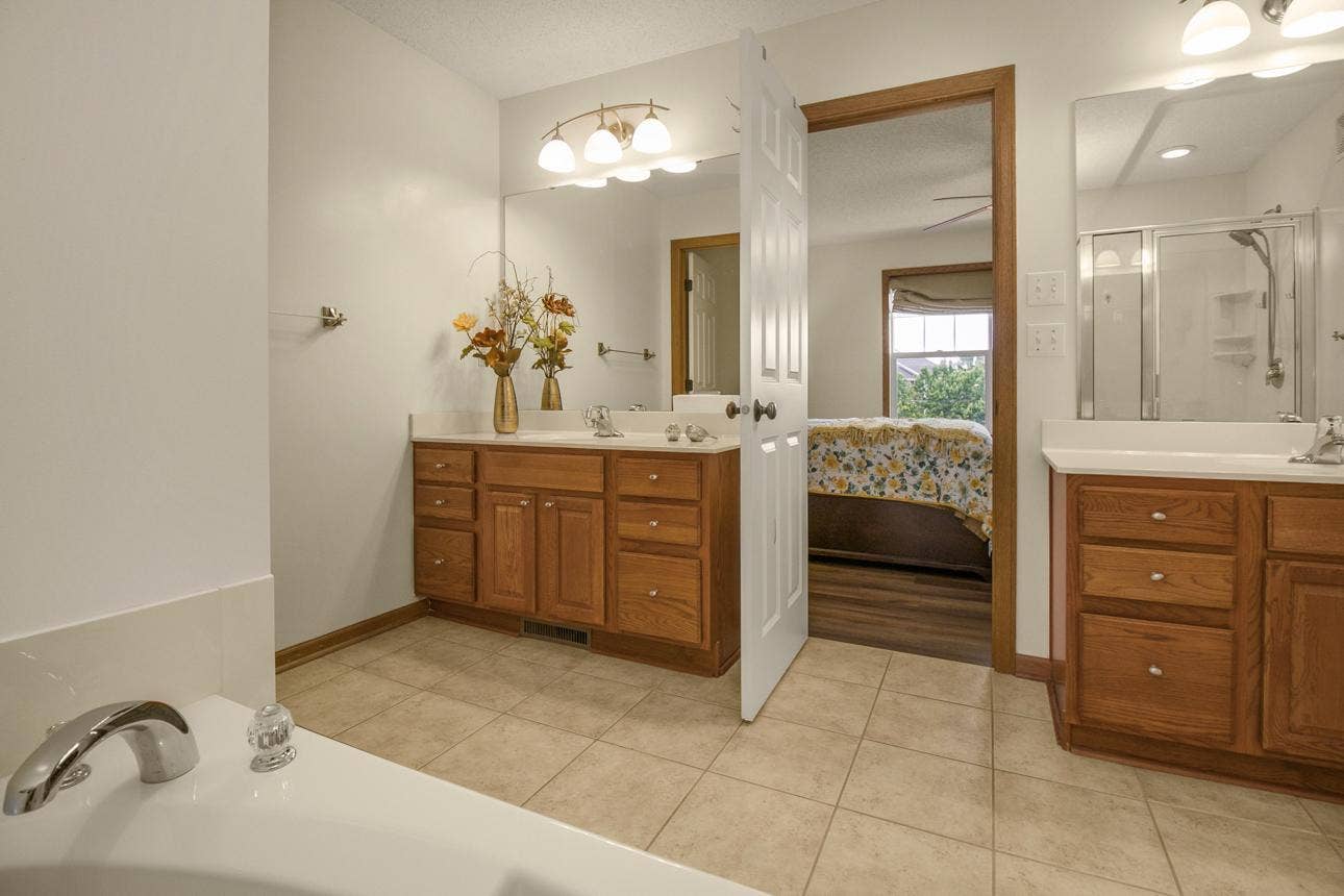 1691 Village Trail E, #7, Maplewood, MN 55109 1691 Village Trail E, #7, Maplewood, MN 55109
