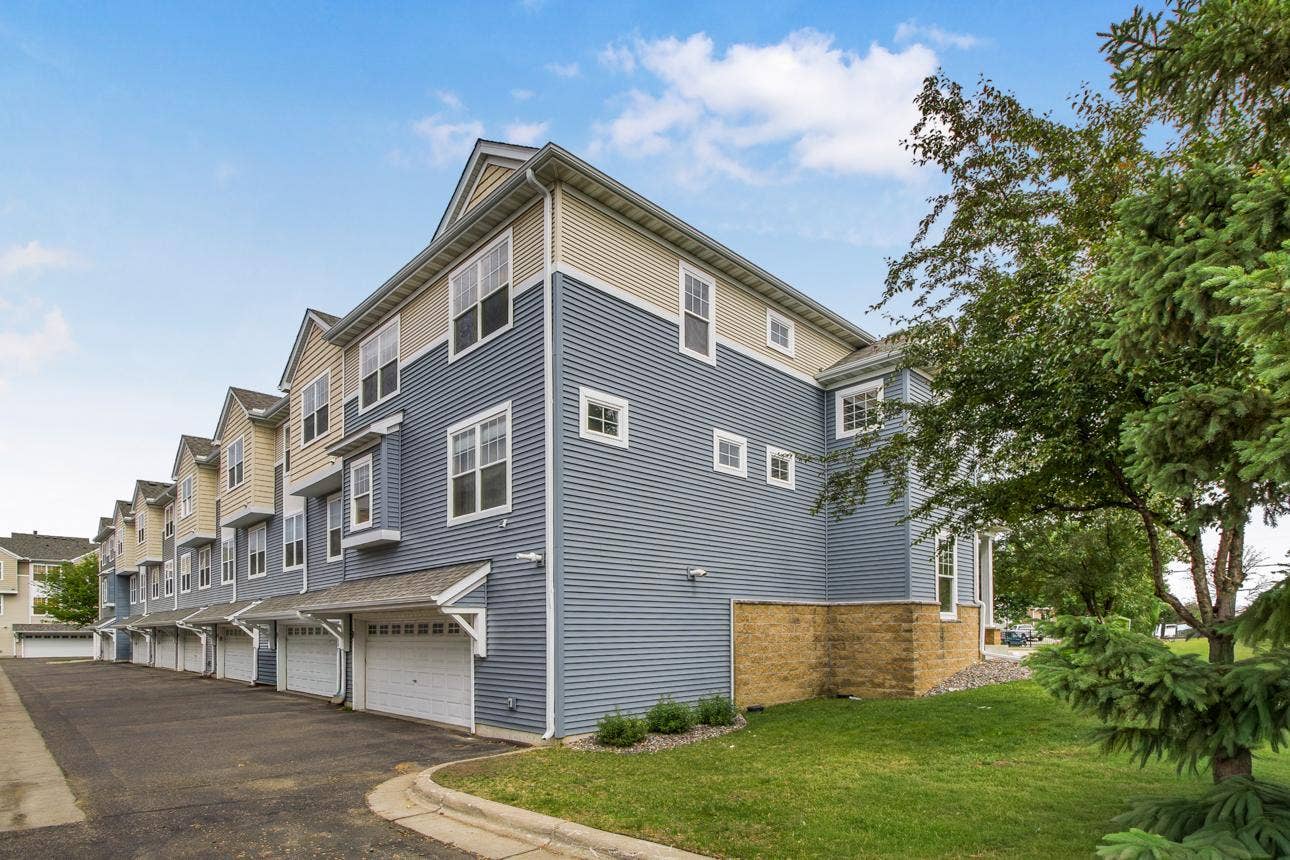 1691 Village Trail E, #7, Maplewood, MN 55109 1691 Village Trail E, #7, Maplewood, MN 55109