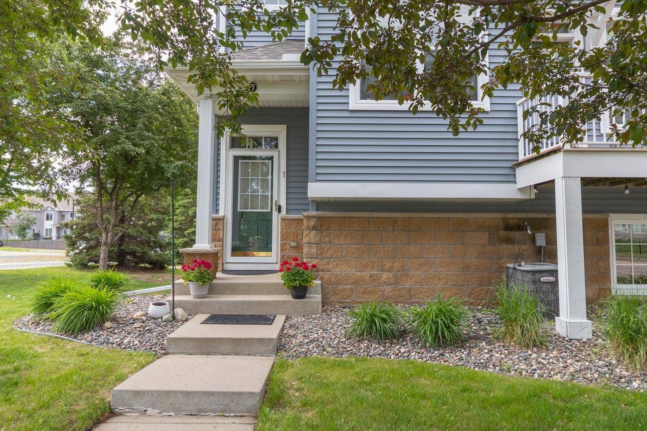 1691 Village Trail E, #7, Maplewood, MN 55109 1691 Village Trail E, #7, Maplewood, MN 55109