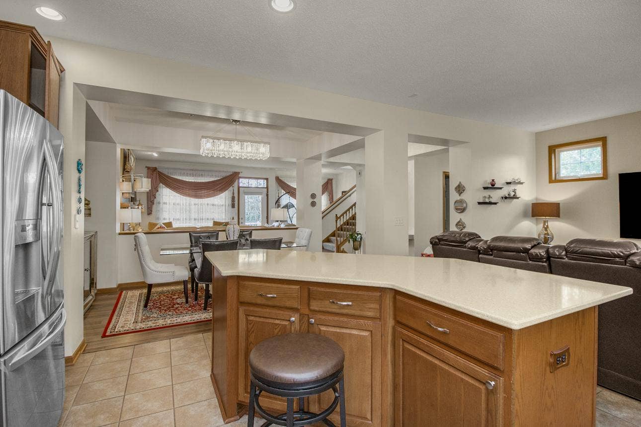 1691 Village Trail E, #7, Maplewood, MN 55109 1691 Village Trail E, #7, Maplewood, MN 55109