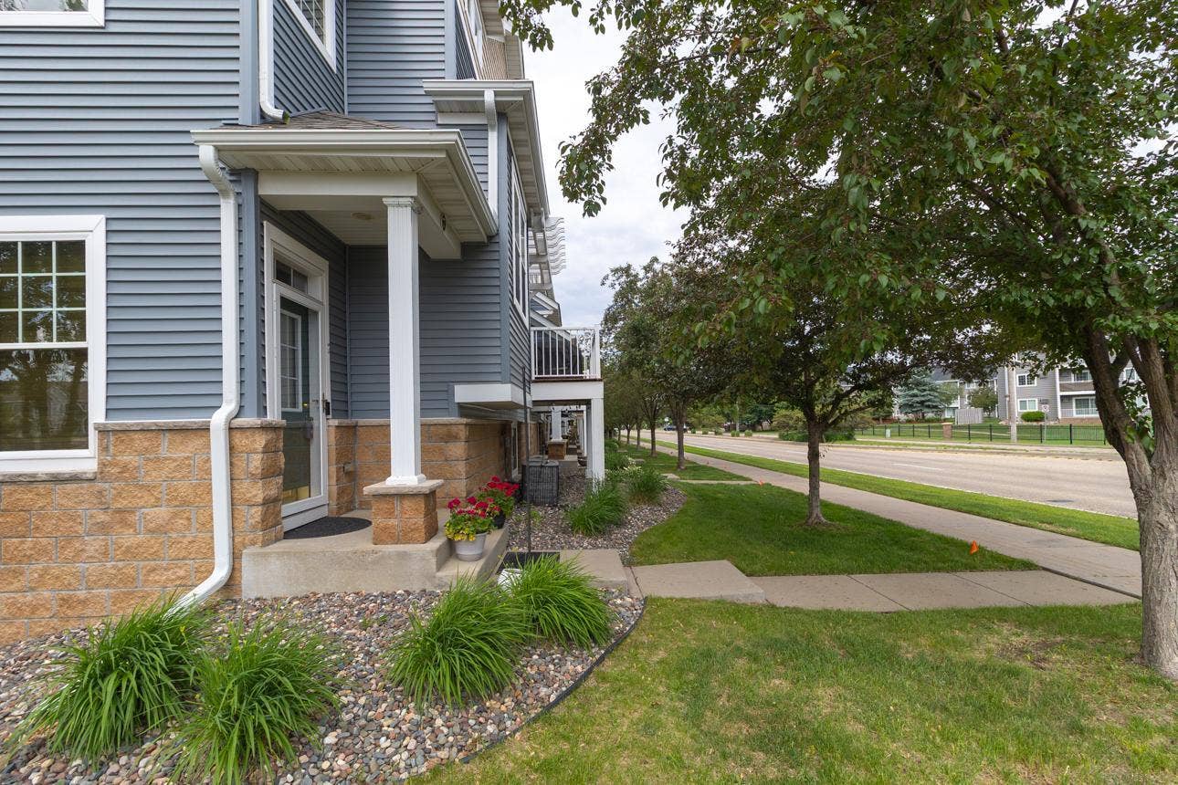 1691 Village Trail E, #7, Maplewood, MN 55109 1691 Village Trail E, #7, Maplewood, MN 55109