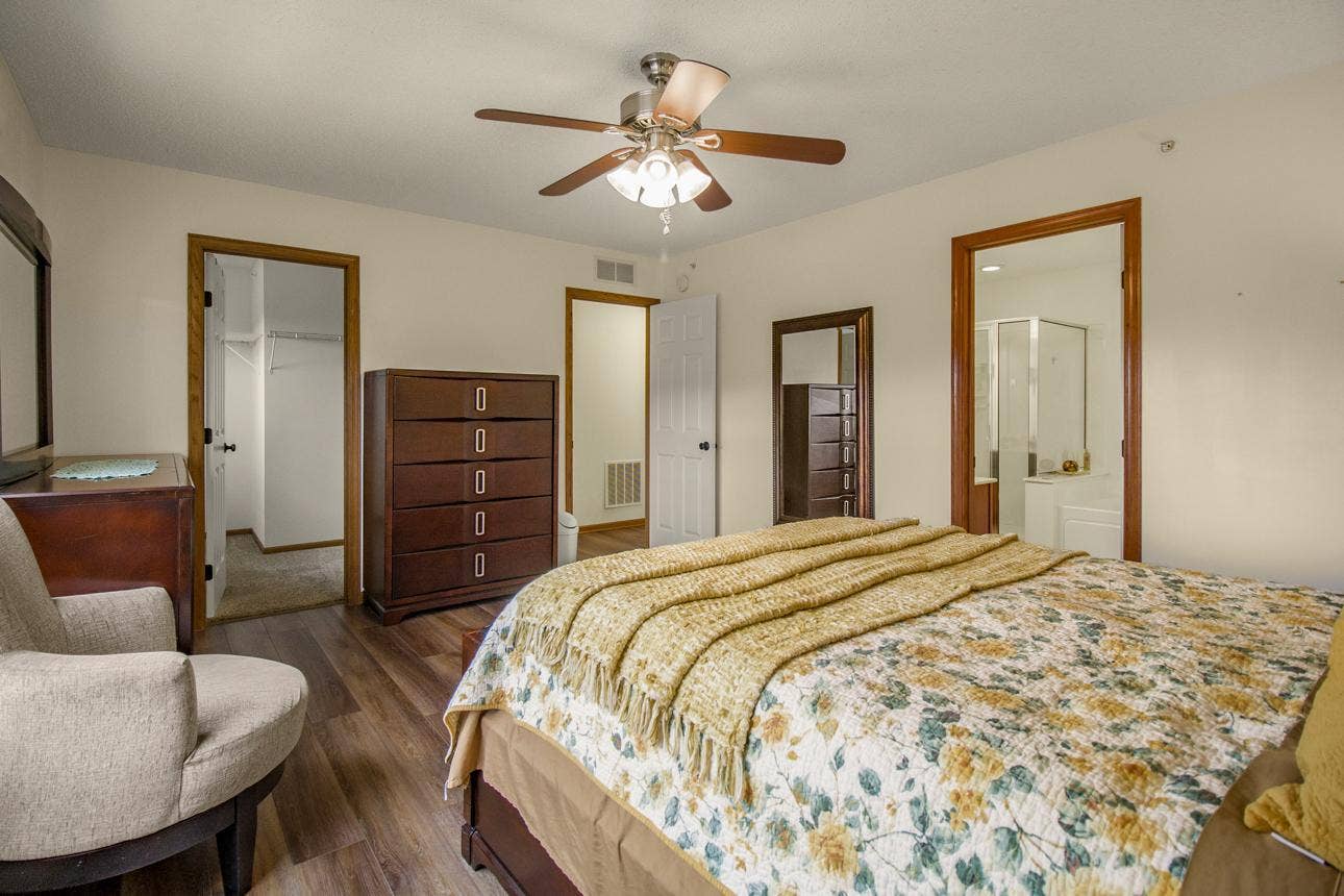 1691 Village Trail E, #7, Maplewood, MN 55109 1691 Village Trail E, #7, Maplewood, MN 55109