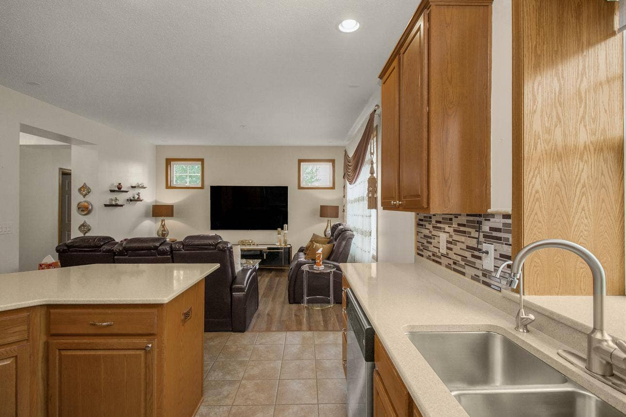 1691 Village Trail E, #7, Maplewood, MN 55109 1691 Village Trail E, #7, Maplewood, MN 55109