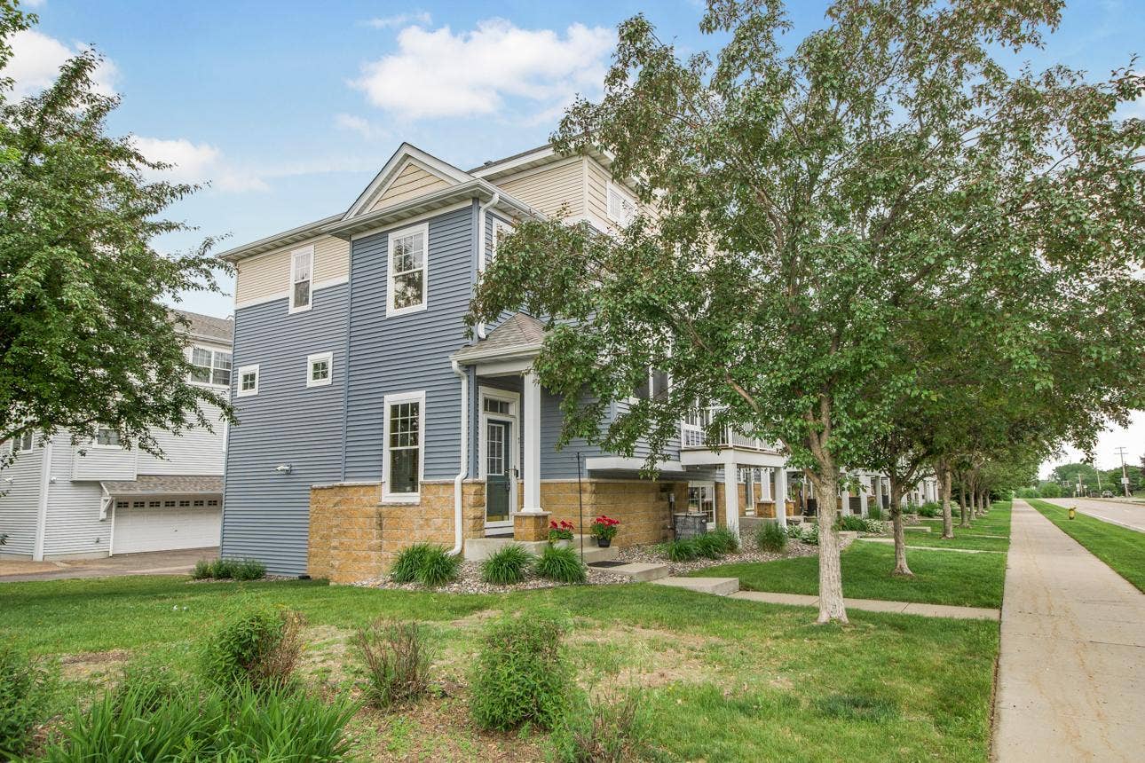 1691 Village Trail E, #7, Maplewood, MN 55109 1691 Village Trail E, #7, Maplewood, MN 55109