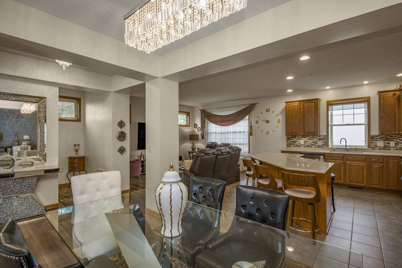 1691 Village Trail E, #7, Maplewood, MN 55109 1691 Village Trail E, #7, Maplewood, MN 55109