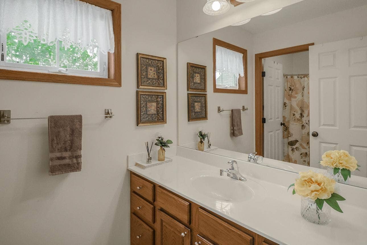 1691 Village Trail E, #7, Maplewood, MN 55109 1691 Village Trail E, #7, Maplewood, MN 55109
