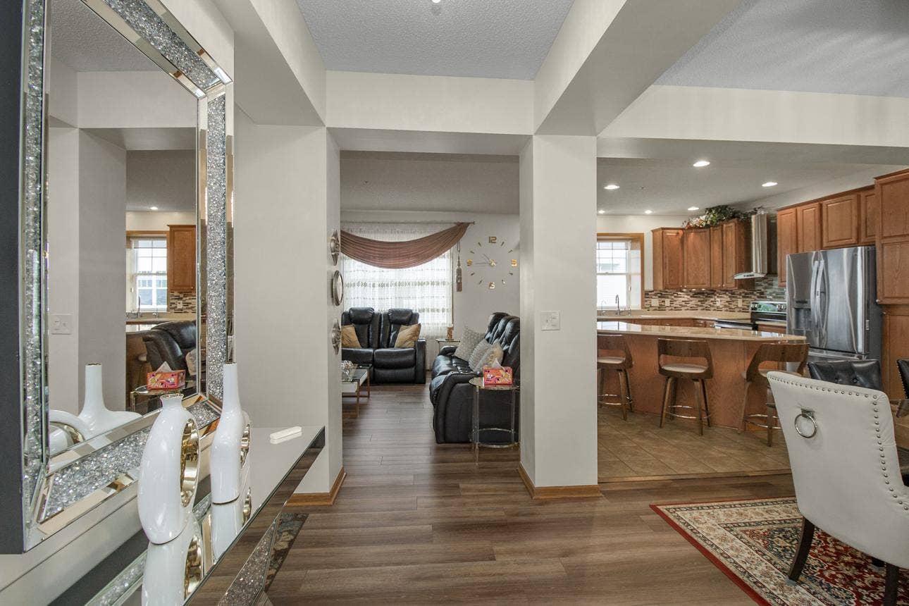 1691 Village Trail E, #7, Maplewood, MN 55109 1691 Village Trail E, #7, Maplewood, MN 55109