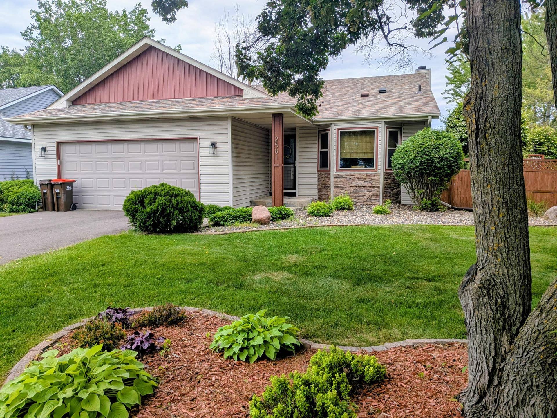 2581 Henslow Avenue N, Oakdale, MN 55128 Beautiful gardens all around