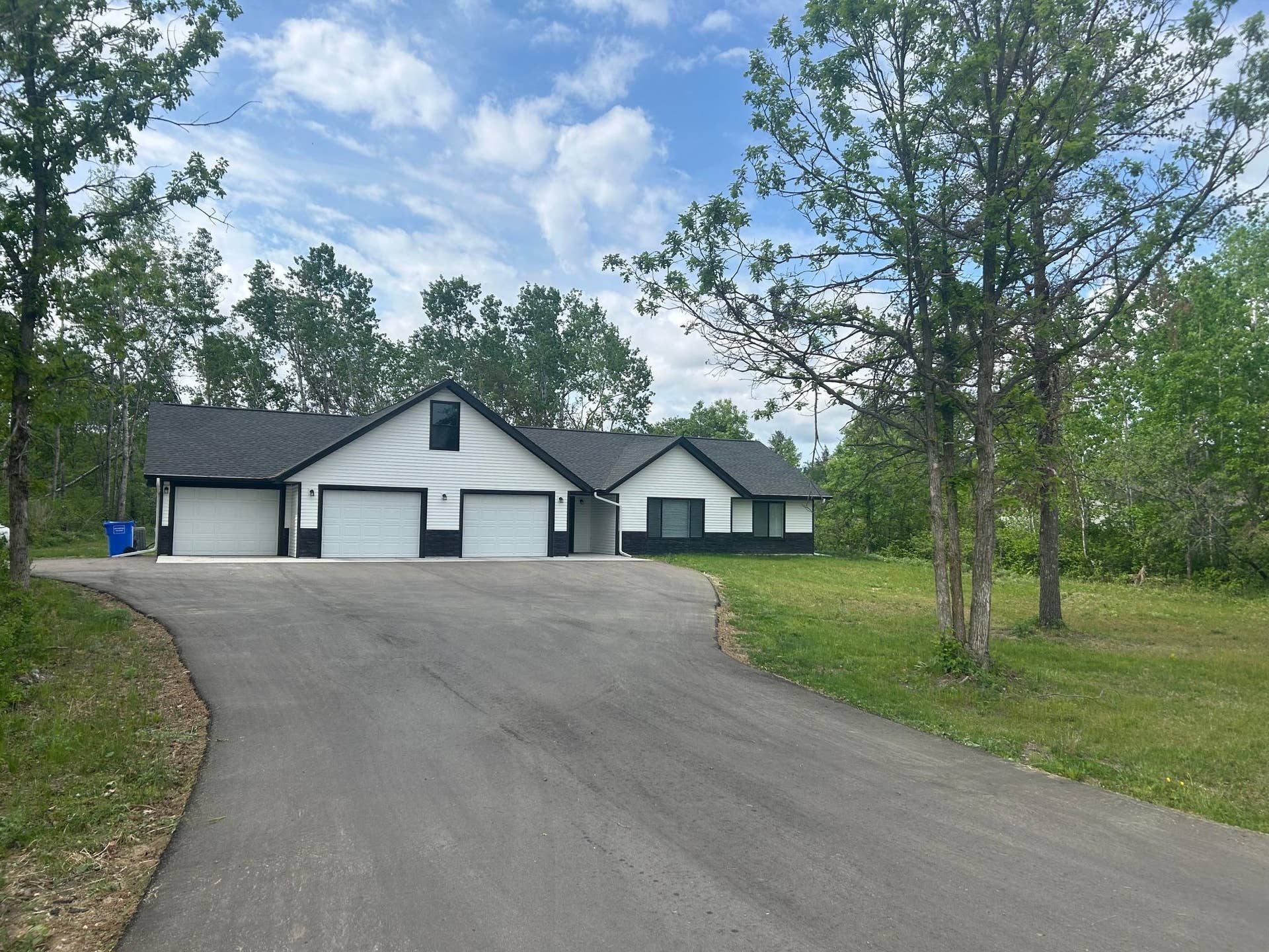 6000 Midvalley Lane NW, Bemidji, MN 56601 Oversize Driveway