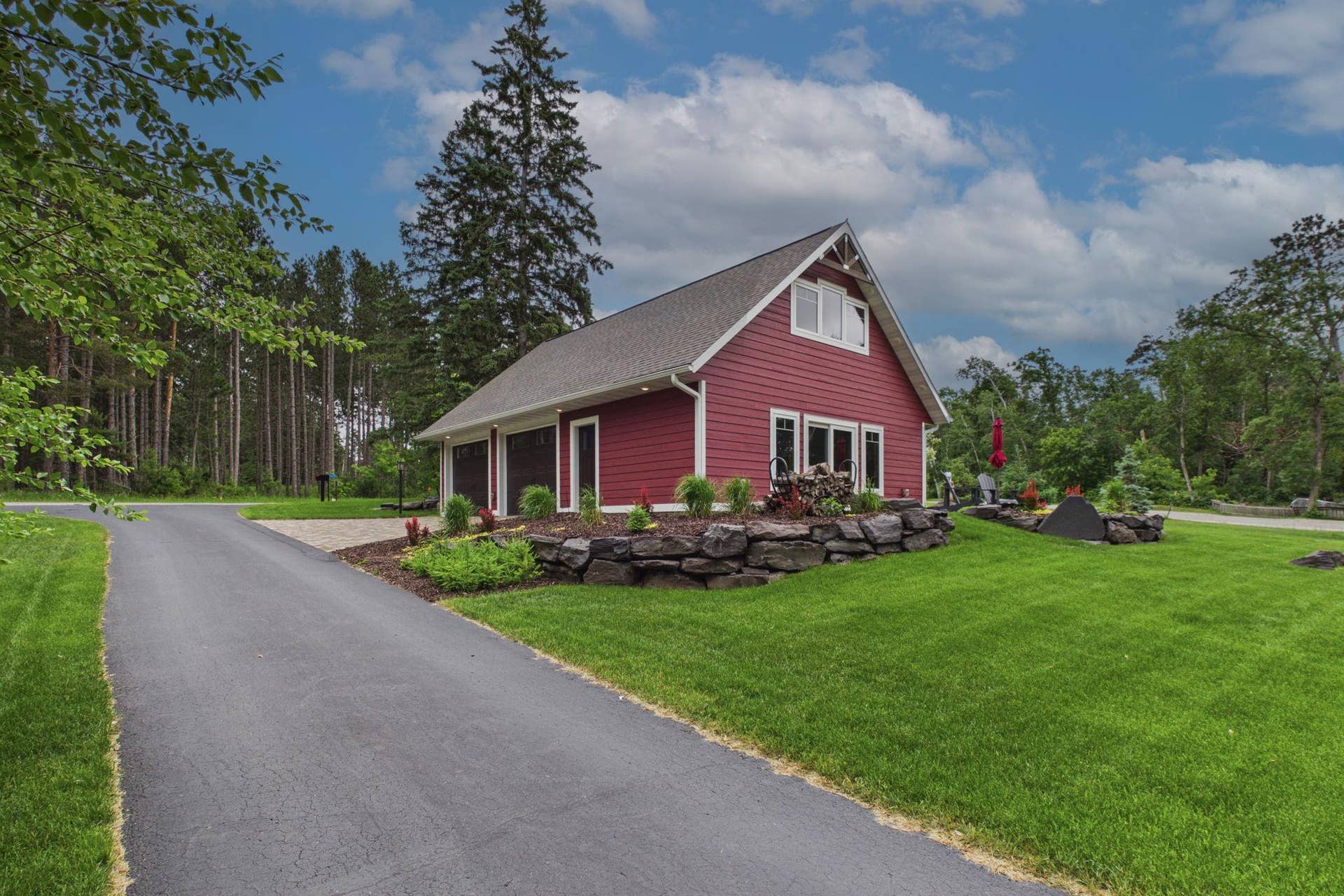 5625 Lavinia Road NE, Bemidji, MN 56601 Detached garage with guest space
