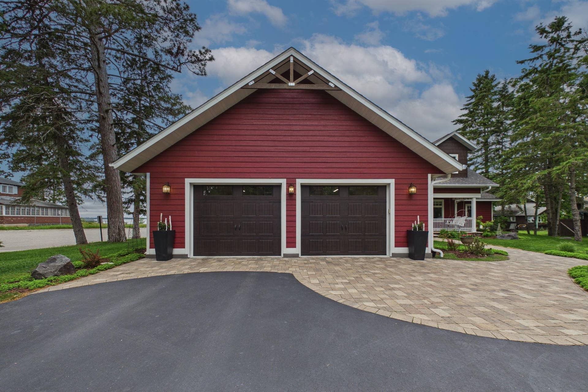 5625 Lavinia Road NE, Bemidji, MN 56601 Attached double garage