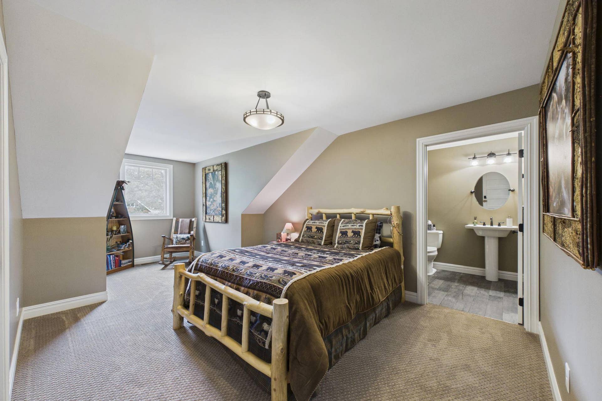 5625 Lavinia Road NE, Bemidji, MN 56601 Upper bedroom ensuite