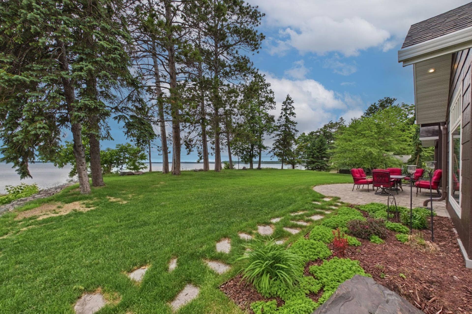 5625 Lavinia Road NE, Bemidji, MN 56601 Paved landscaping