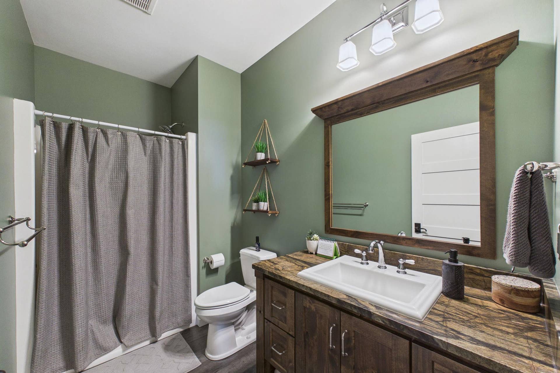 5625 Lavinia Road NE, Bemidji, MN 56601 Bathroom off the laundry area