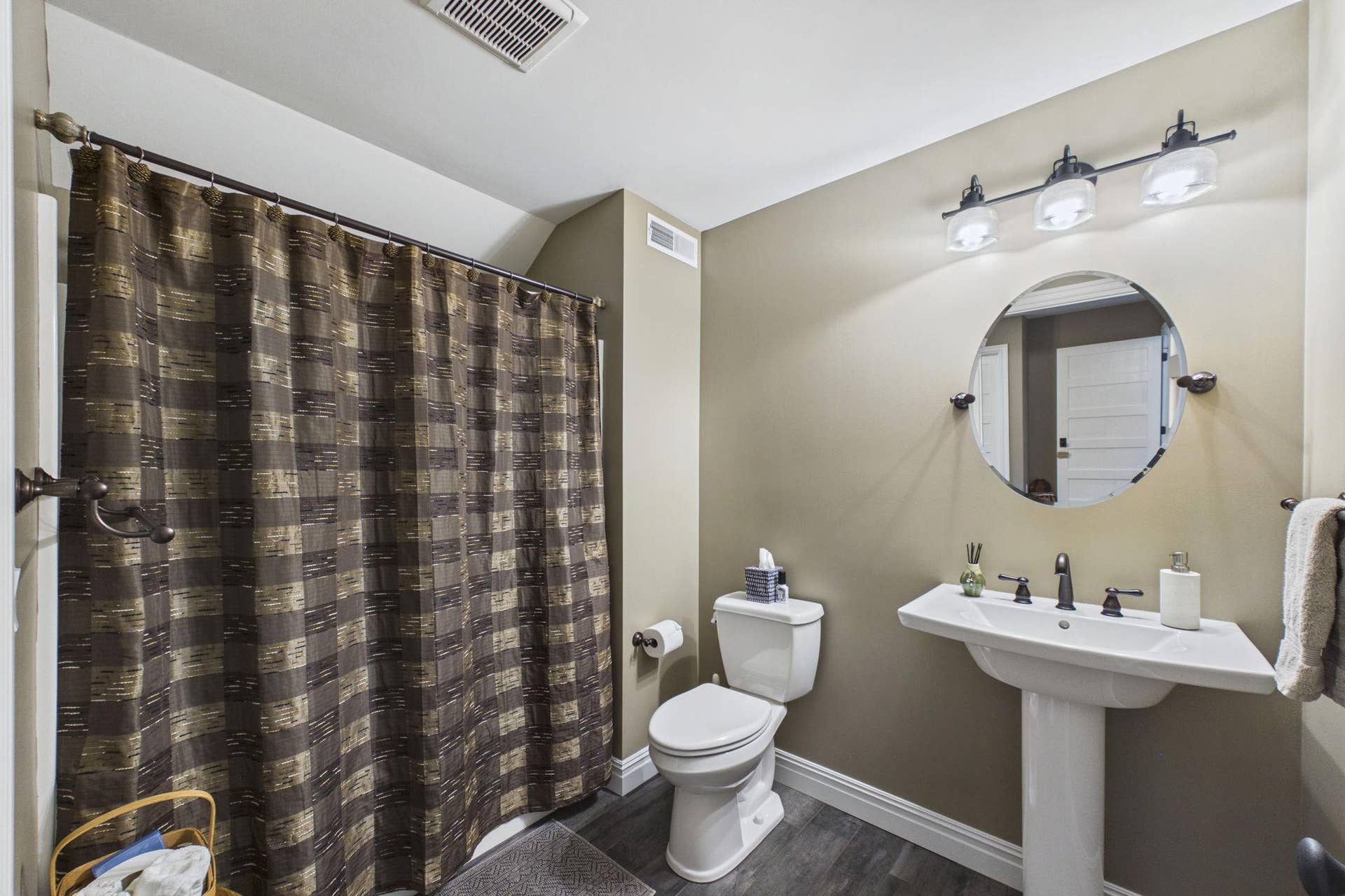 5625 Lavinia Road NE, Bemidji, MN 56601 Ensuite bathroom