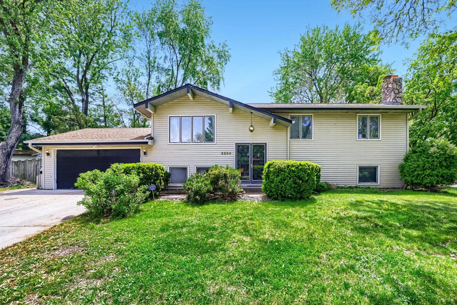 2284 Standridge Avenue, Maplewood, MN 55109 2284 Standridge Avenue - Web Quality - 002 - 02 Exterior Front.jpg