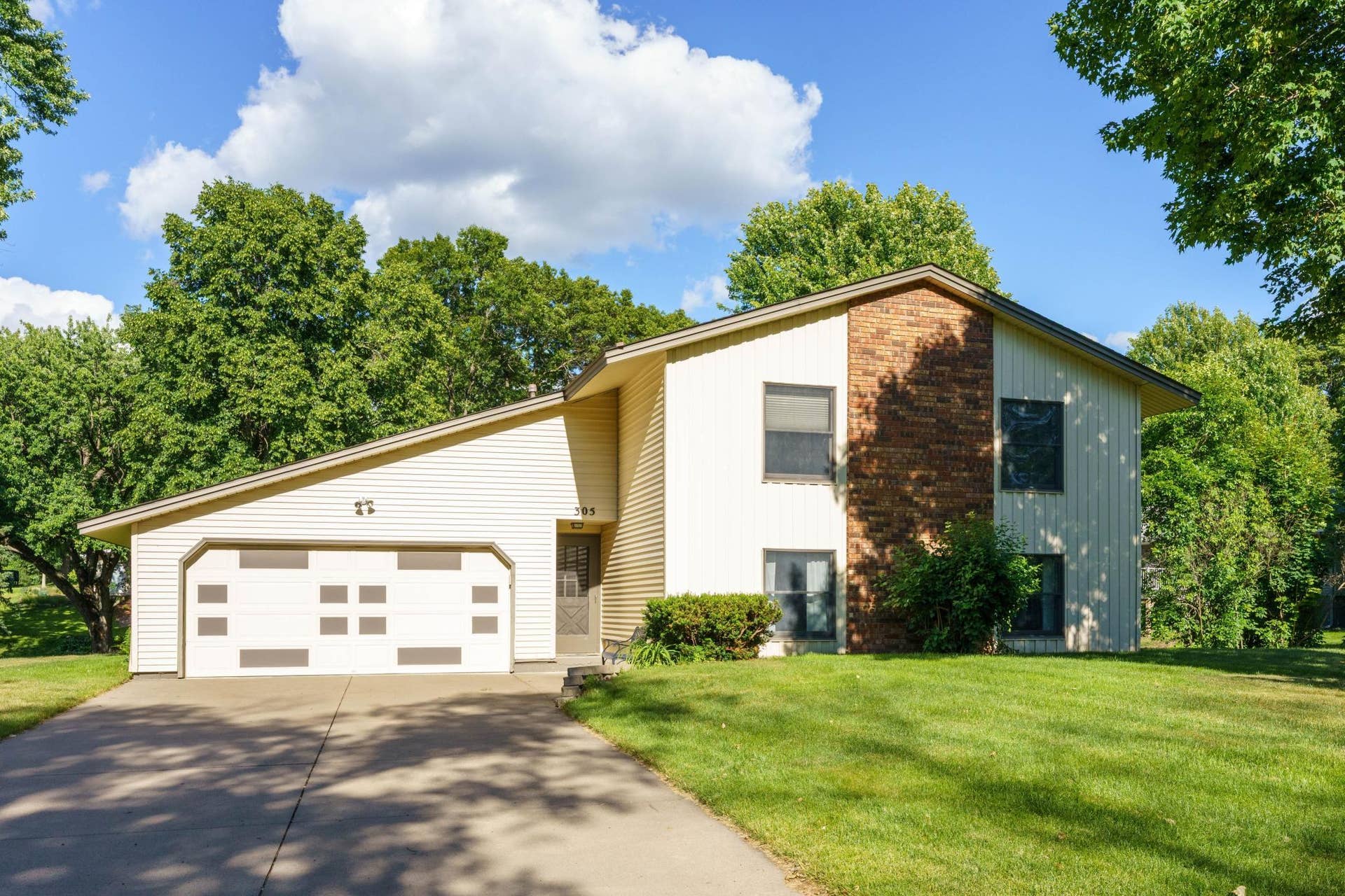 305 Darrell Court, Stillwater, MN 55082 Welcome to 305 Darrell.