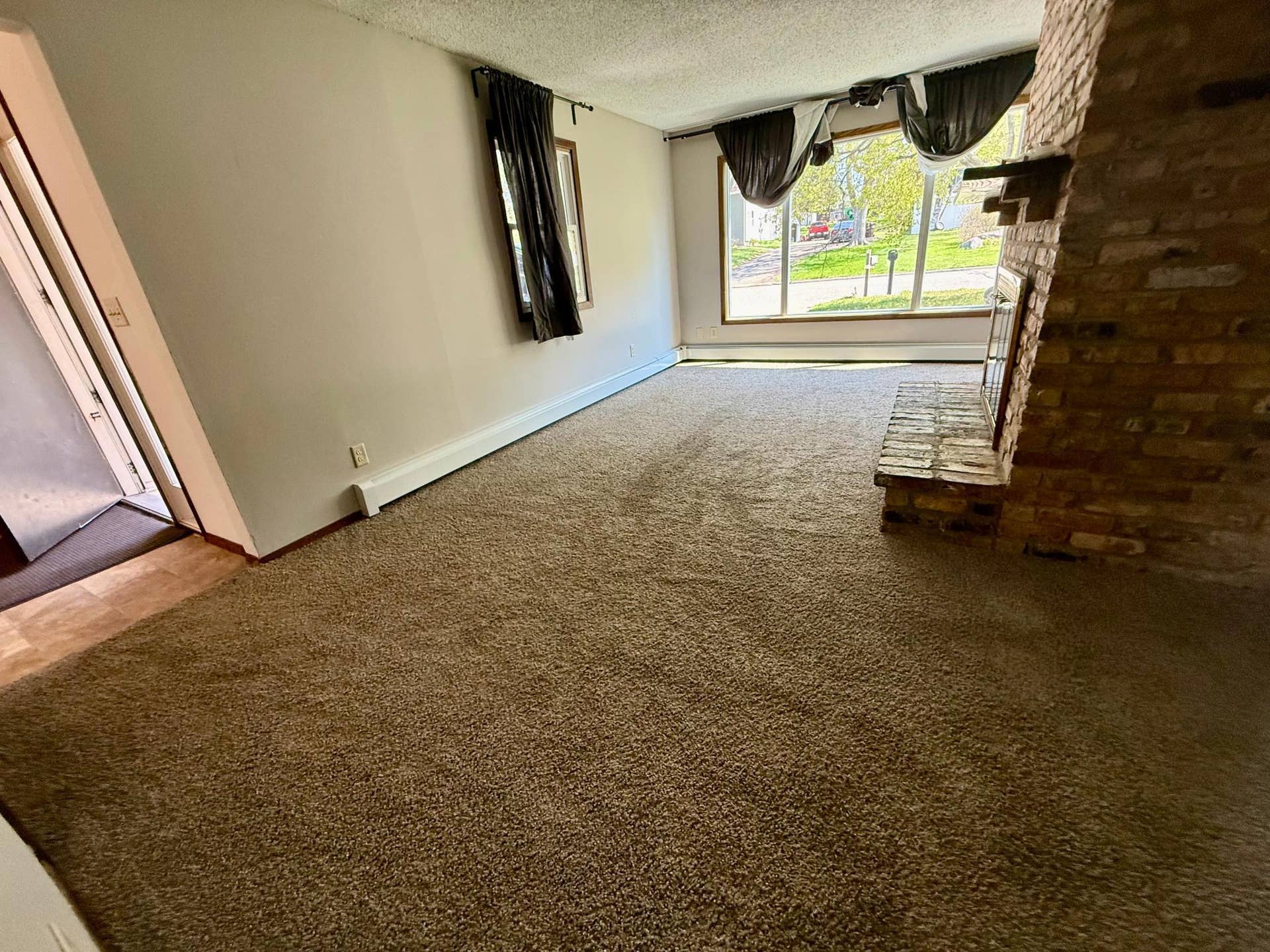 911 2nd Avenue S, Buffalo, MN 55313 Upper Livingroom.jpg