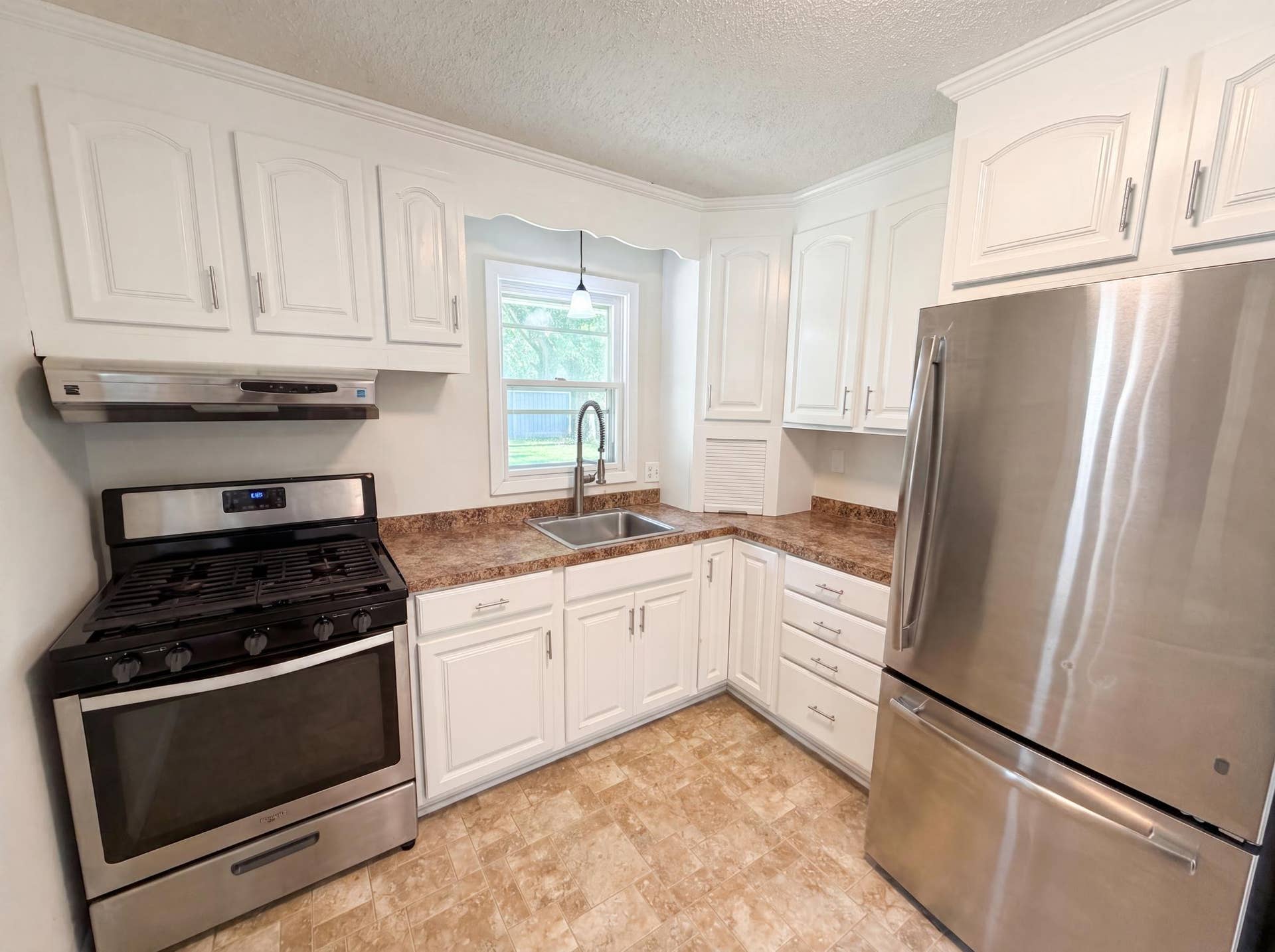 2128 Ronald Avenue, White Bear Lake, MN 55110 VIRTUALLY STAGED