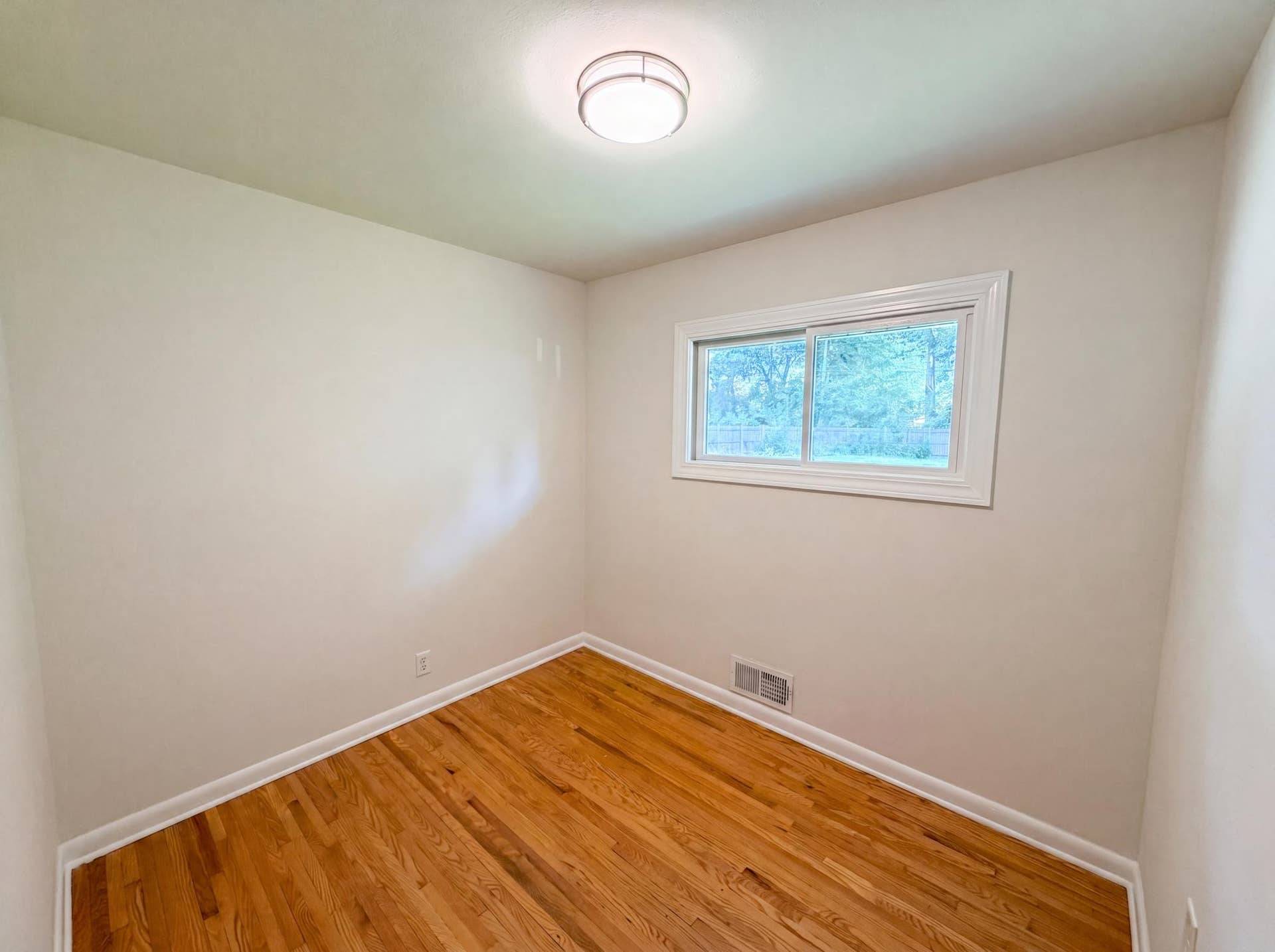 2128 Ronald Avenue, White Bear Lake, MN 55110 VIRTUALLY STAGED