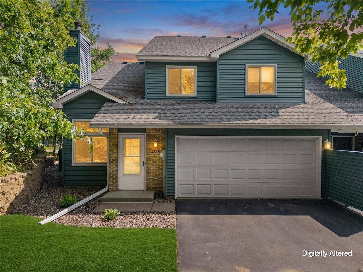 4856 Helena Lane N, #12, Oakdale, MN 55128 Welcome home to 4856 Helena Ln N, Unit 12!