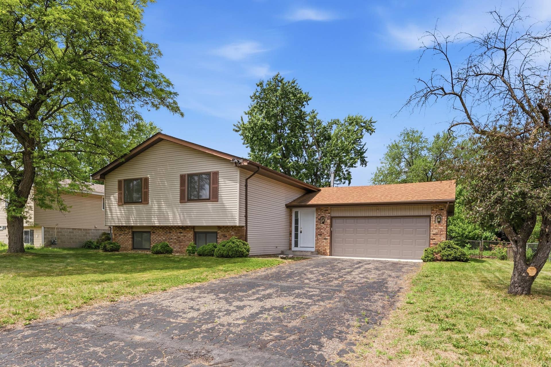 8009 Vincent Circle N, Brooklyn Park, MN 55444 DSC08897.jpg