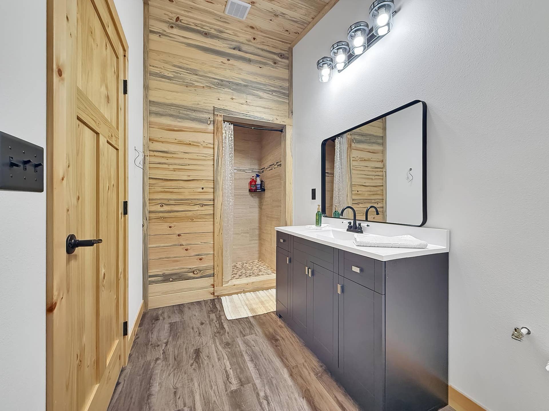 15215 Werner Road NW, Bemidji, MN 56601 Primary Bathroom