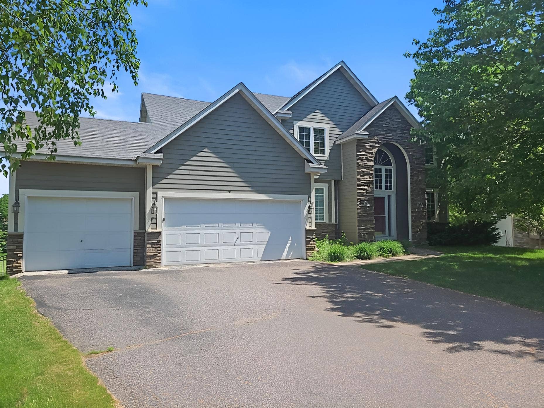 10455 Glen Eagle Circle, Woodbury, MN 55129 IMG_20260527_142843.jpg