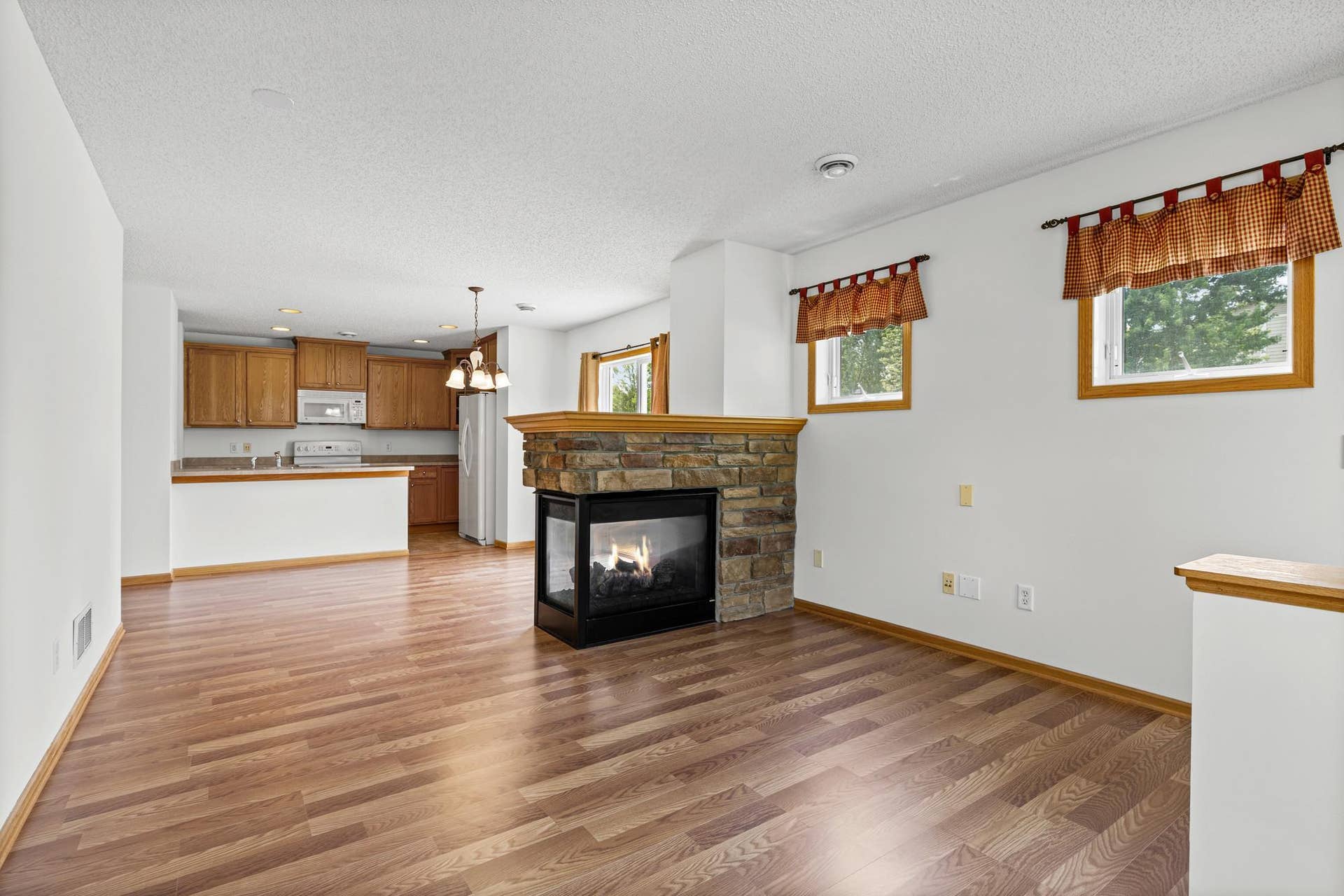 3232 Oak View Drive, Woodbury, MN 55129 3232 Oak View Drive, Woodbury, MN 55129