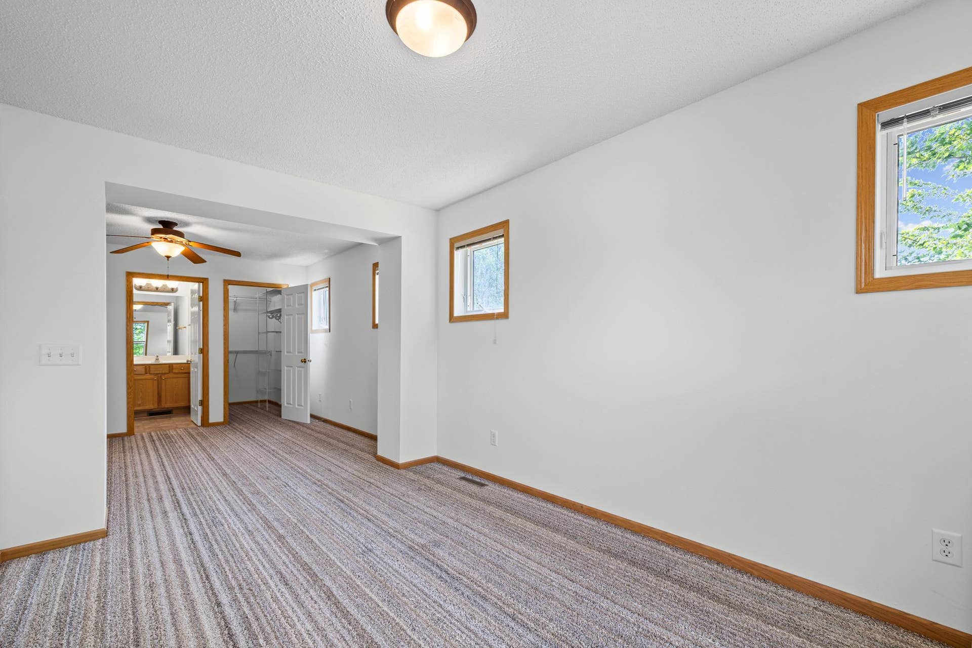 3232 Oak View Drive, Woodbury, MN 55129 3232 Oak View Drive, Woodbury, MN 55129