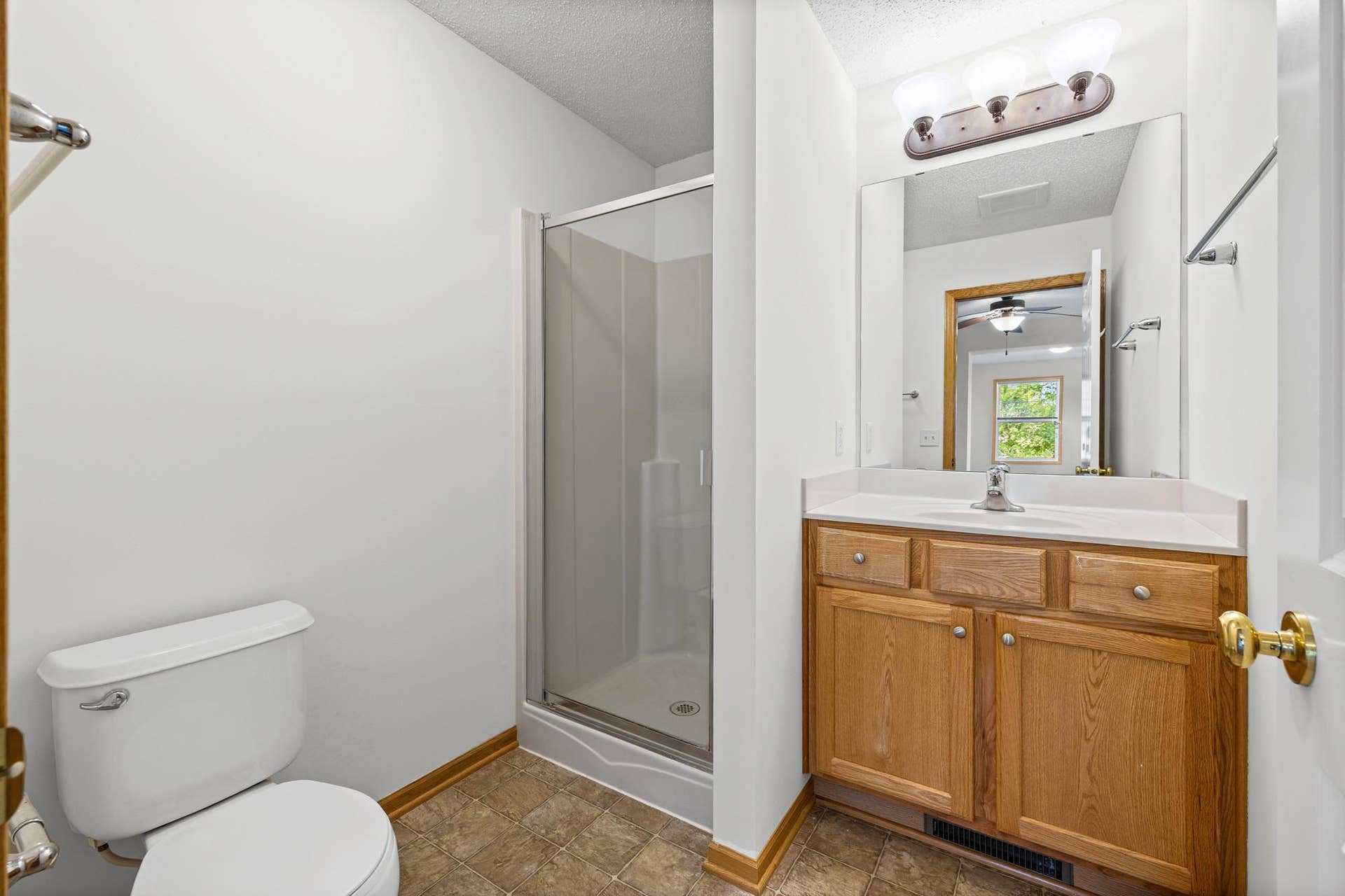 3232 Oak View Drive, Woodbury, MN 55129 3232 Oak View Drive, Woodbury, MN 55129
