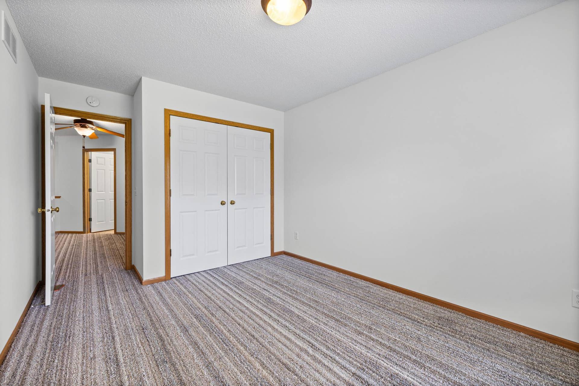 3232 Oak View Drive, Woodbury, MN 55129 3232 Oak View Drive, Woodbury, MN 55129