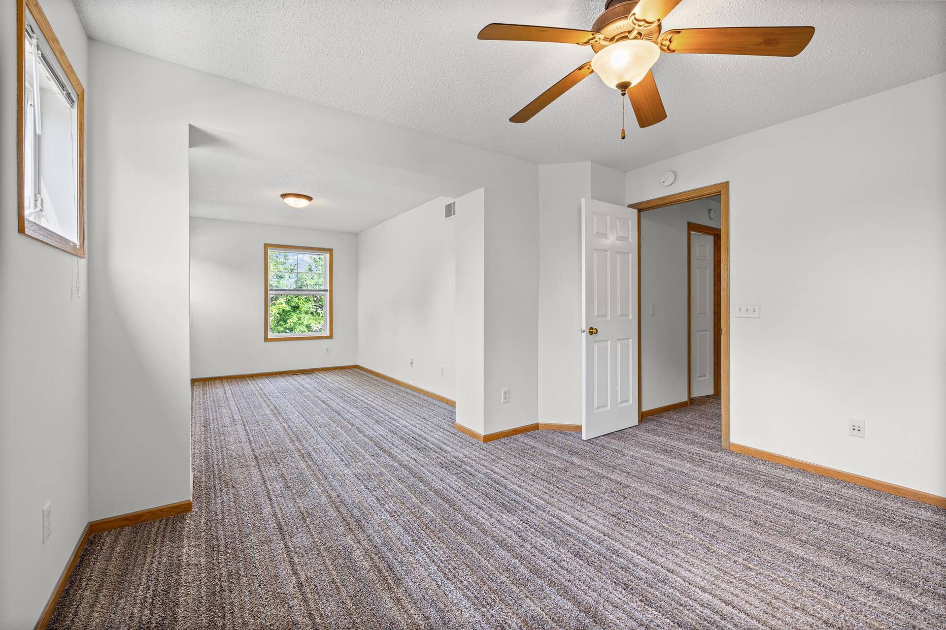 3232 Oak View Drive, Woodbury, MN 55129 3232 Oak View Drive, Woodbury, MN 55129