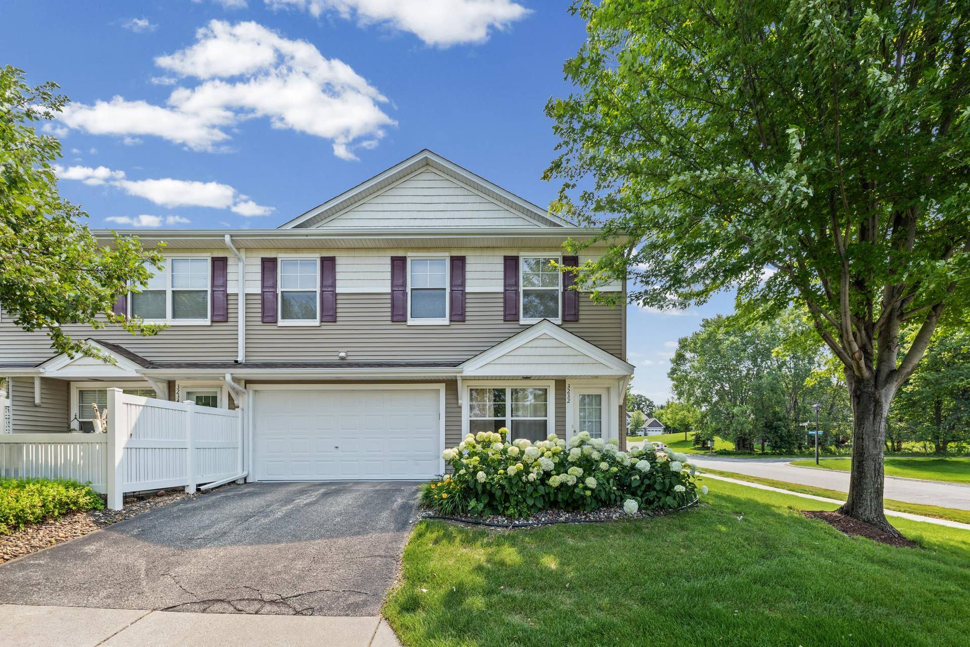 3232 Oak View Drive, Woodbury, MN 55129 3232 Oak View Drive, Woodbury, MN 55129