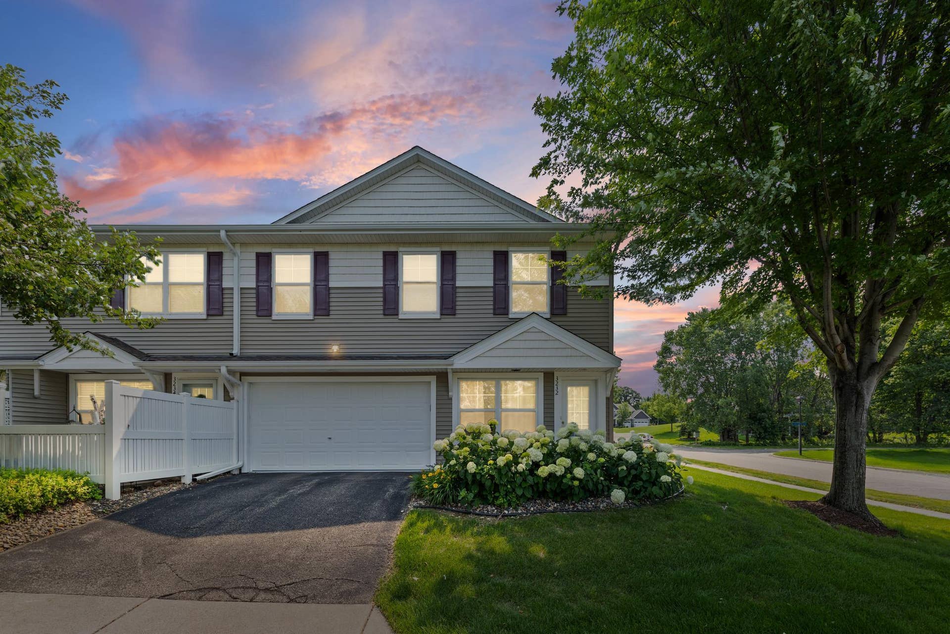 3232 Oak View Drive, Woodbury, MN 55129 3232 Oak View Drive, Woodbury, MN 55129