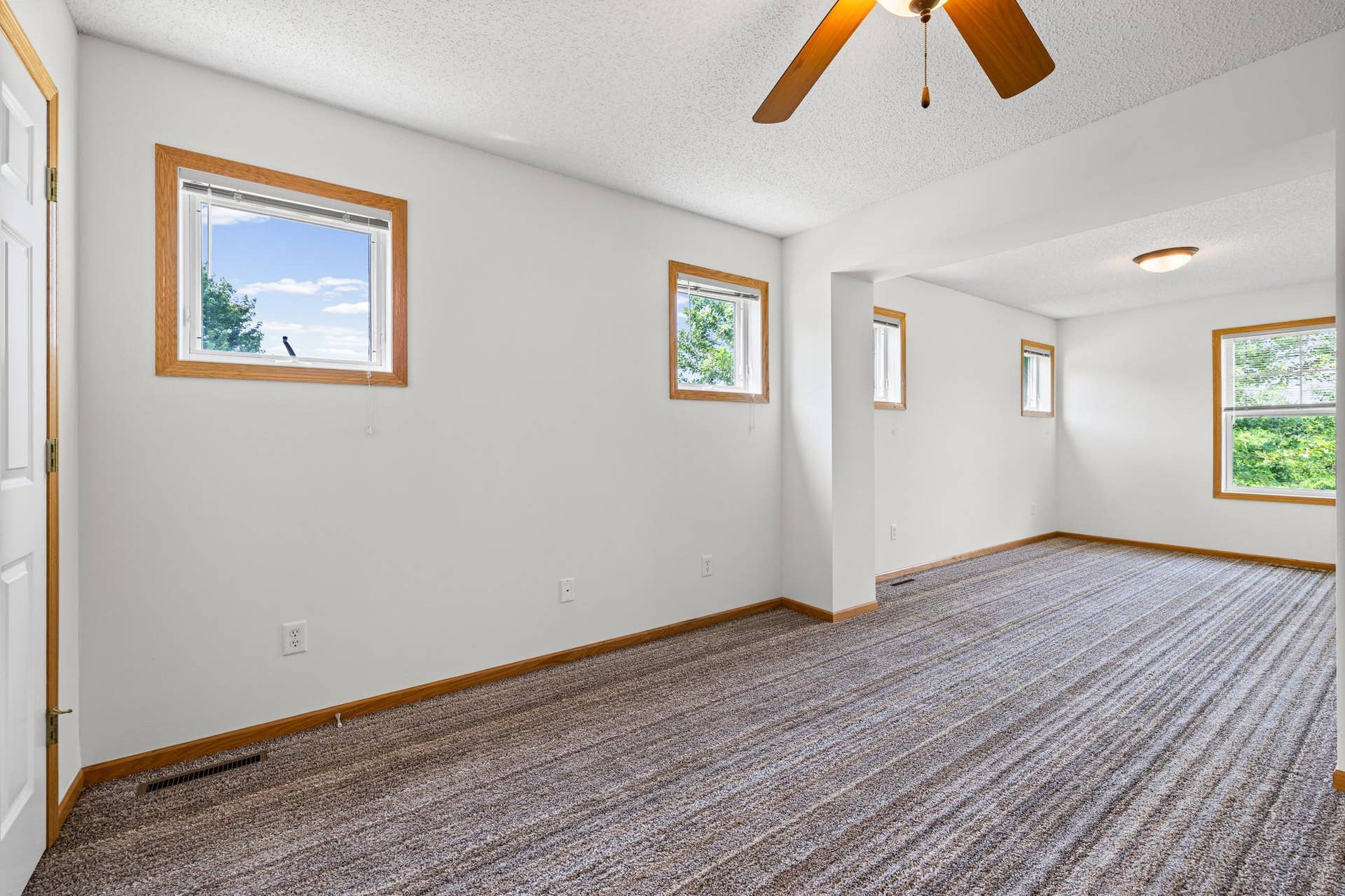 3232 Oak View Drive, Woodbury, MN 55129 3232 Oak View Drive, Woodbury, MN 55129