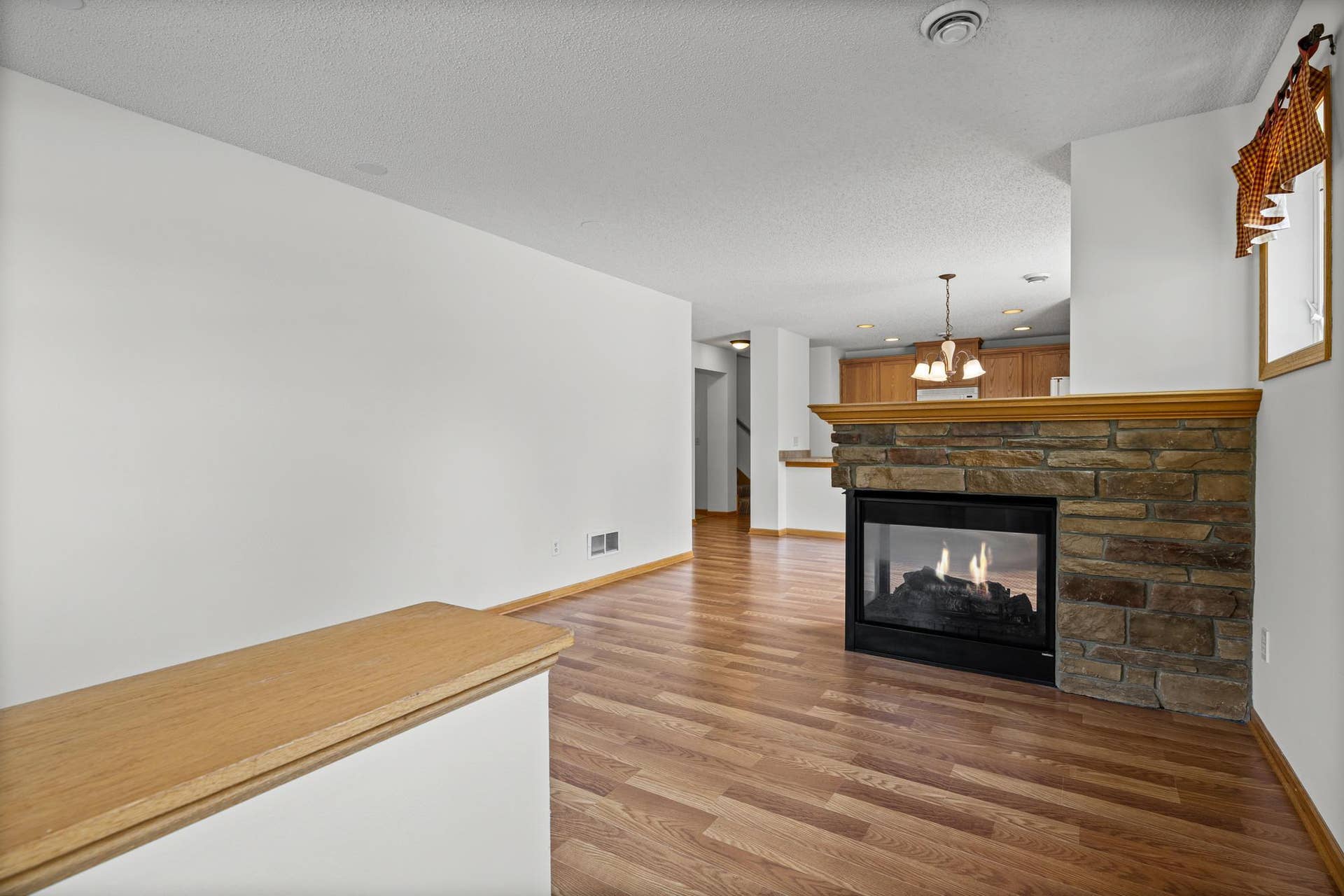 3232 Oak View Drive, Woodbury, MN 55129 3232 Oak View Drive, Woodbury, MN 55129