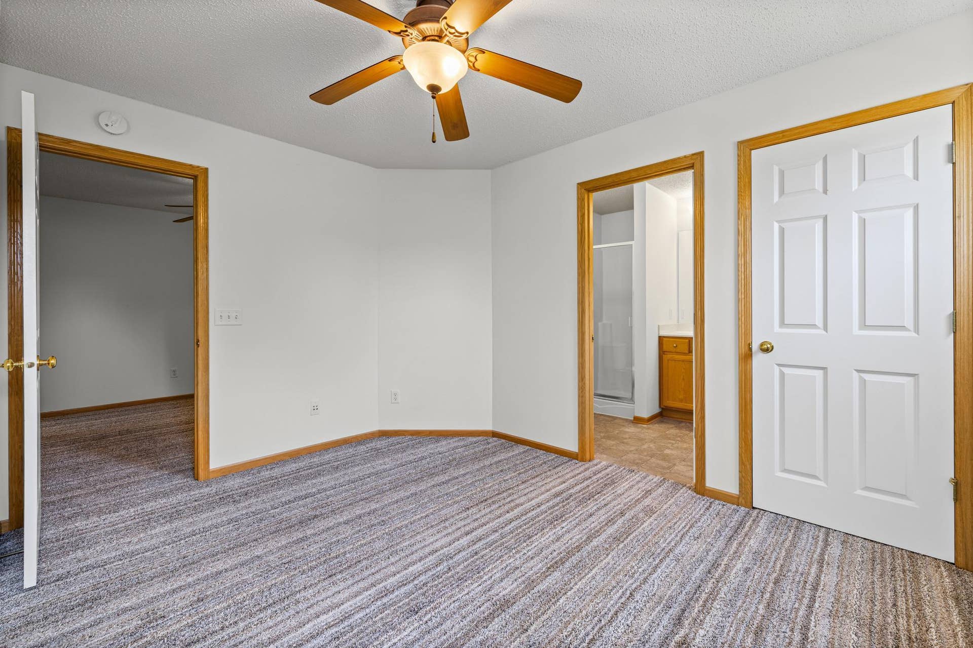 3232 Oak View Drive, Woodbury, MN 55129 3232 Oak View Drive, Woodbury, MN 55129