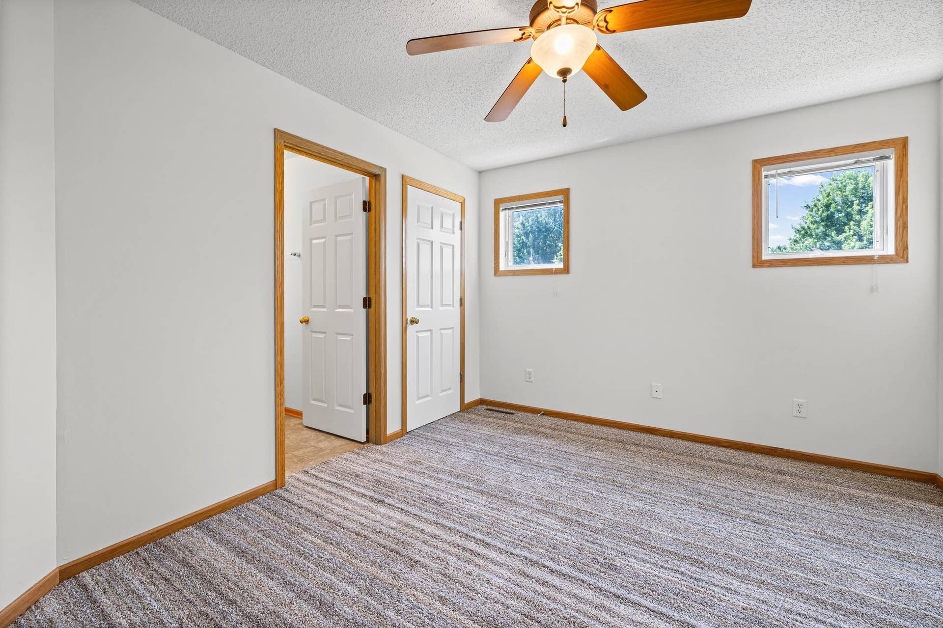 3232 Oak View Drive, Woodbury, MN 55129 3232 Oak View Drive, Woodbury, MN 55129