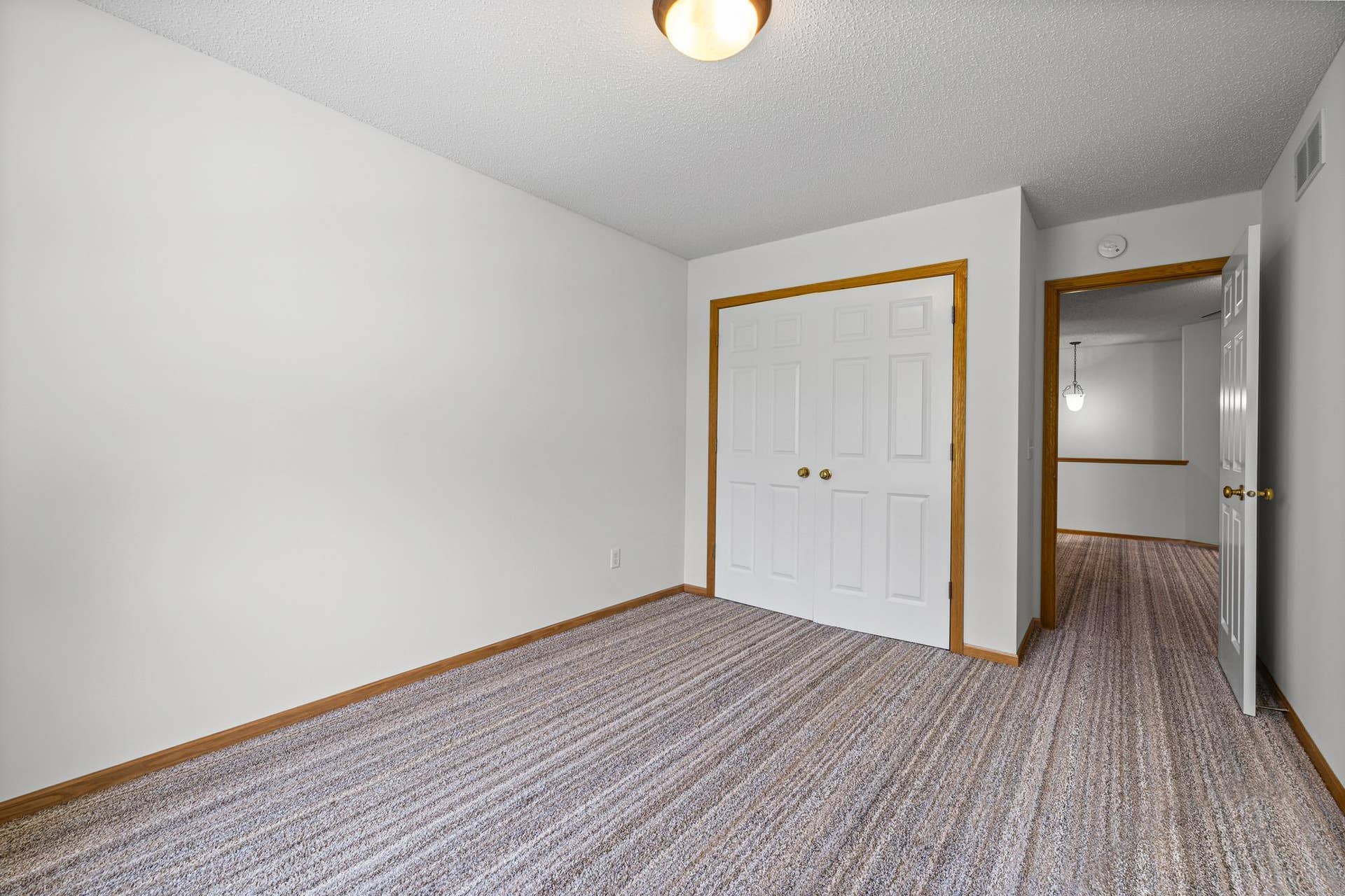 3232 Oak View Drive, Woodbury, MN 55129 3232 Oak View Drive, Woodbury, MN 55129