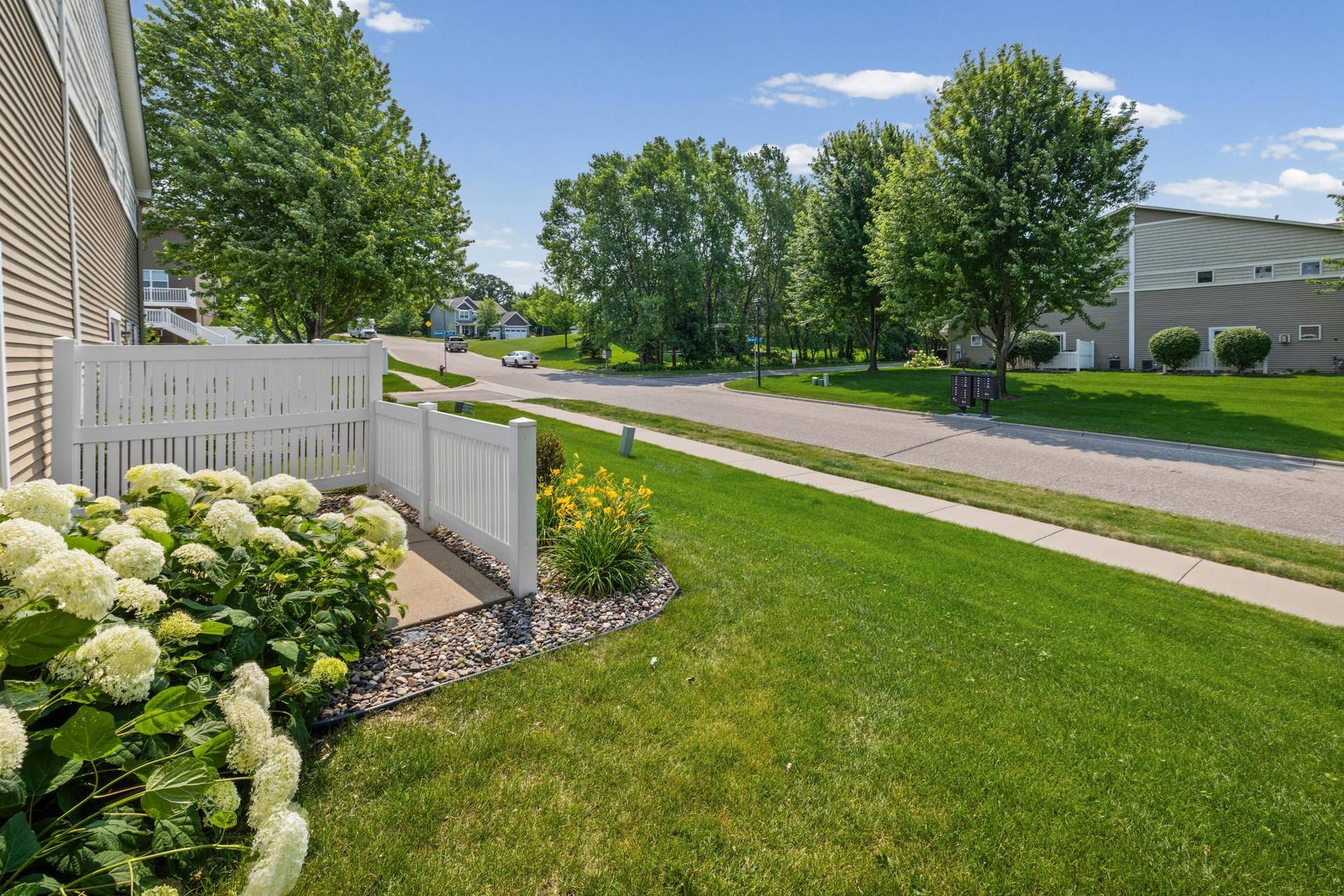 3232 Oak View Drive, Woodbury, MN 55129 3232 Oak View Drive, Woodbury, MN 55129