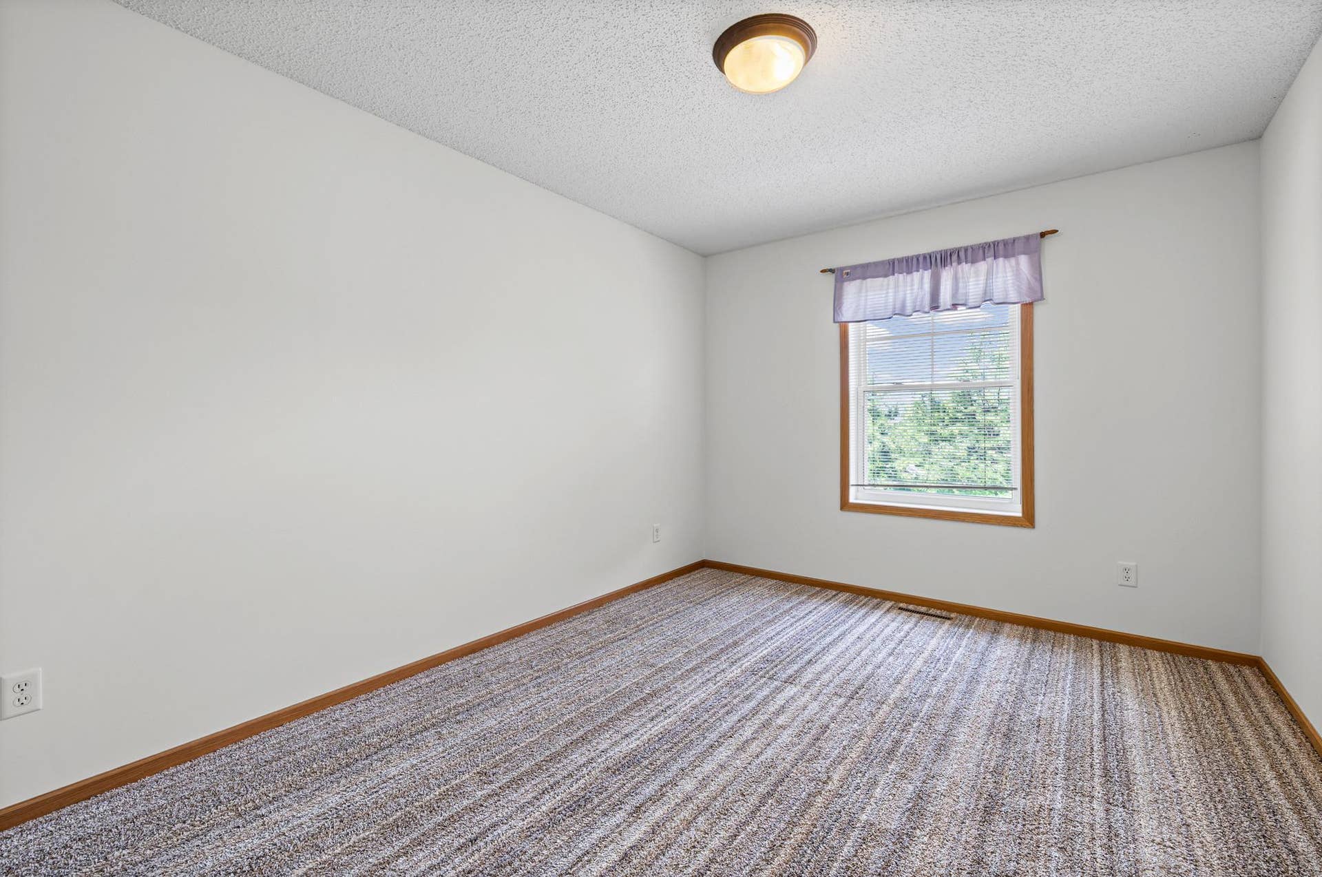 3232 Oak View Drive, Woodbury, MN 55129 3232 Oak View Drive, Woodbury, MN 55129