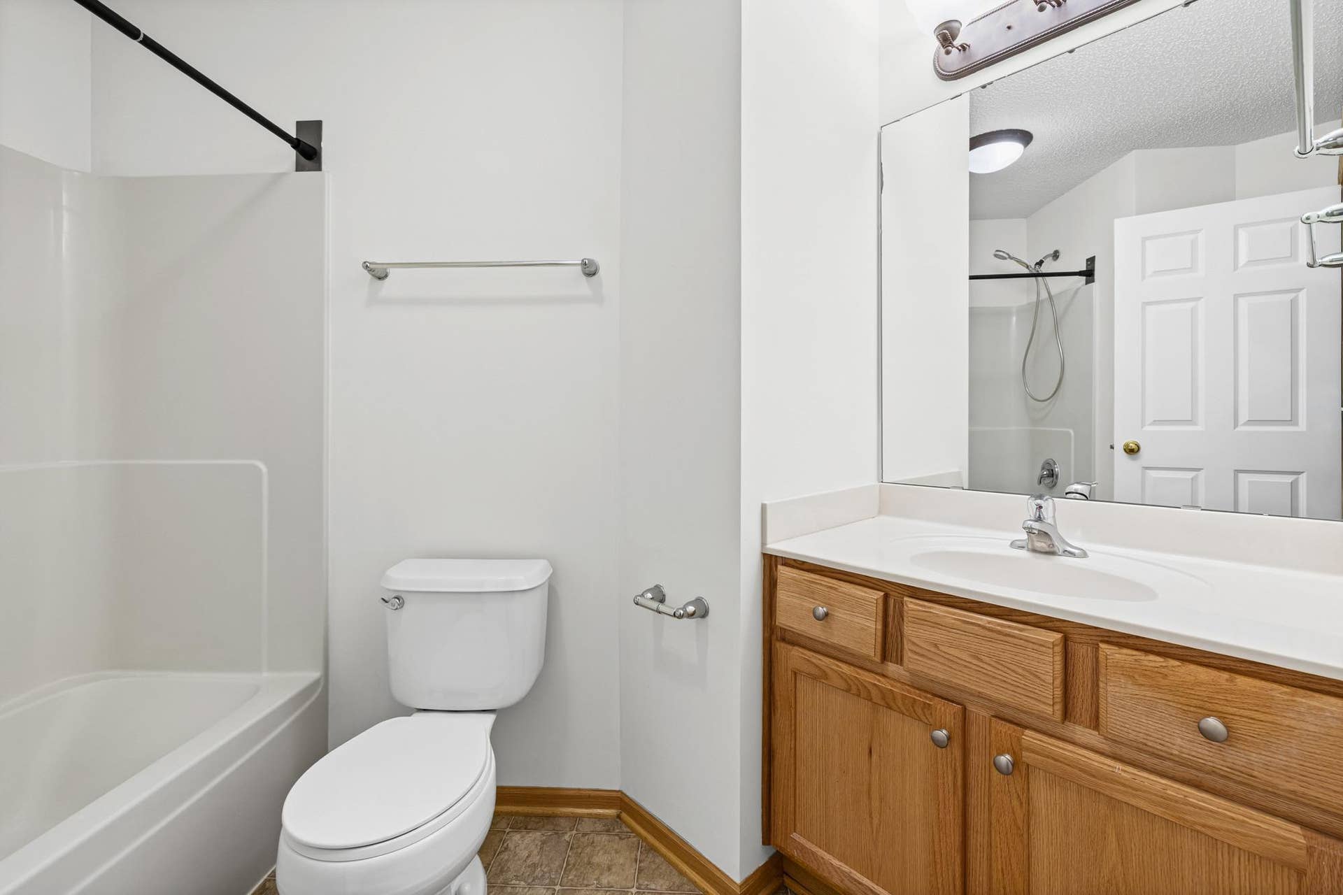 3232 Oak View Drive, Woodbury, MN 55129 3232 Oak View Drive, Woodbury, MN 55129