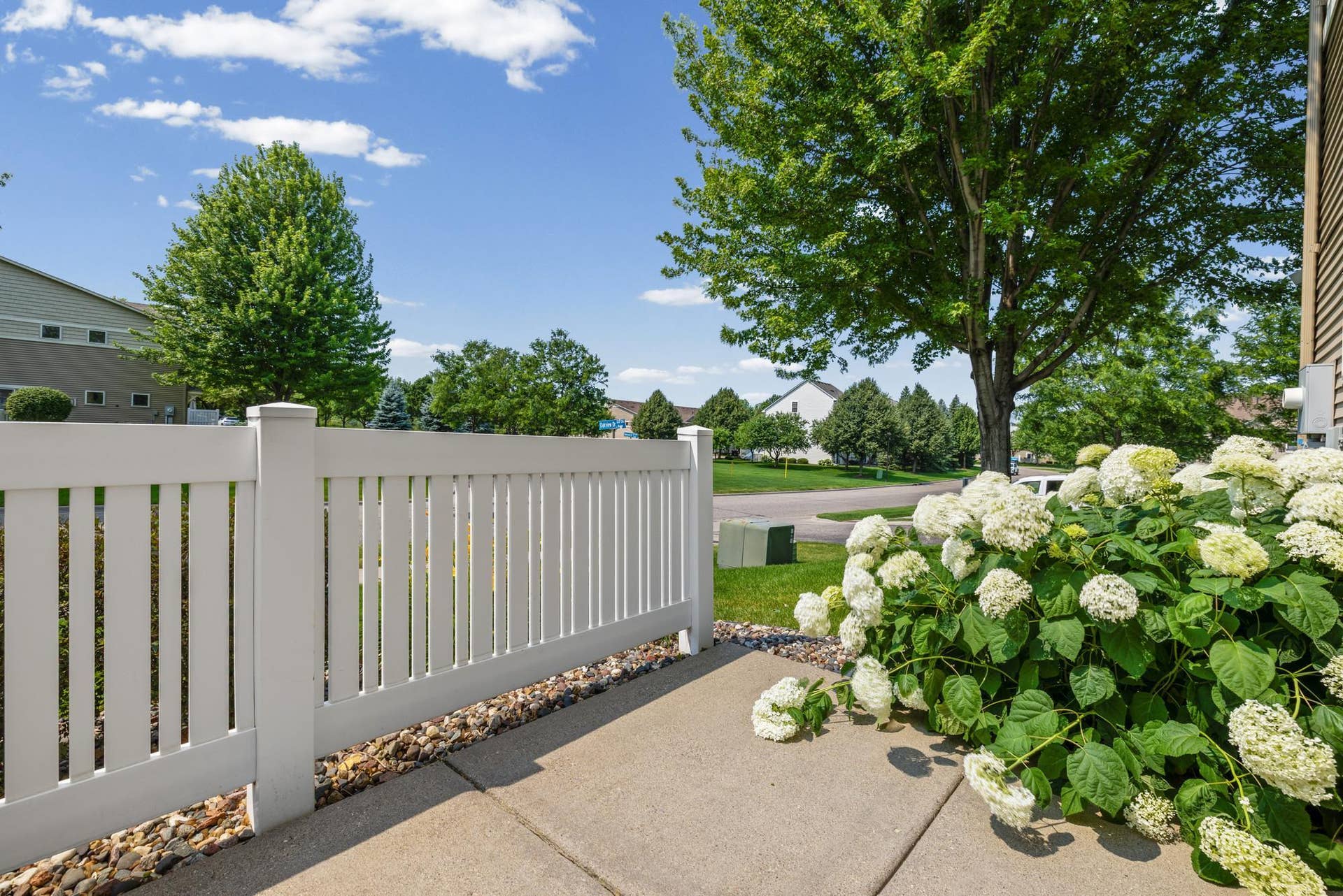 3232 Oak View Drive, Woodbury, MN 55129 3232 Oak View Drive, Woodbury, MN 55129
